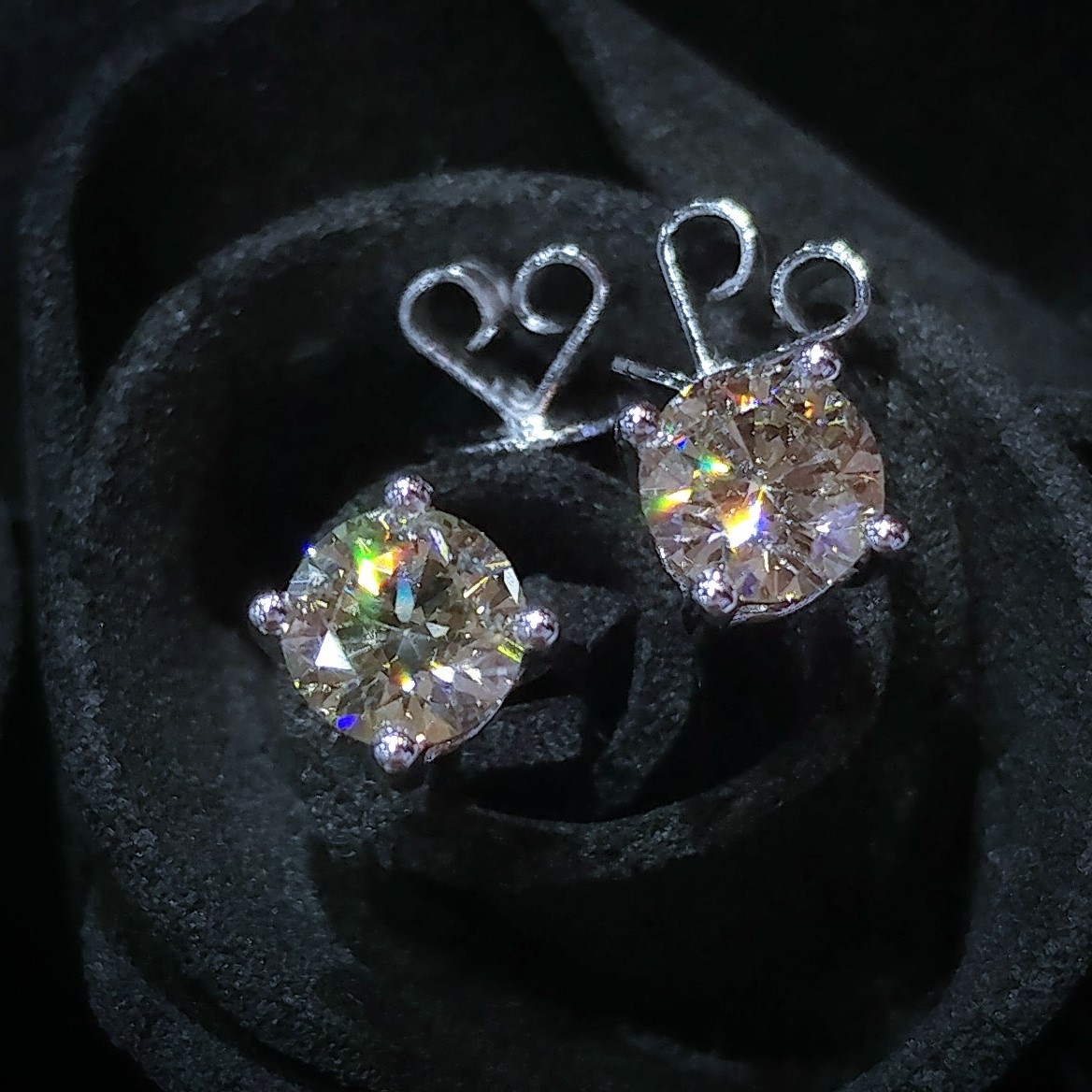 全新18K白金【主石81份鑽石】4爪耳環