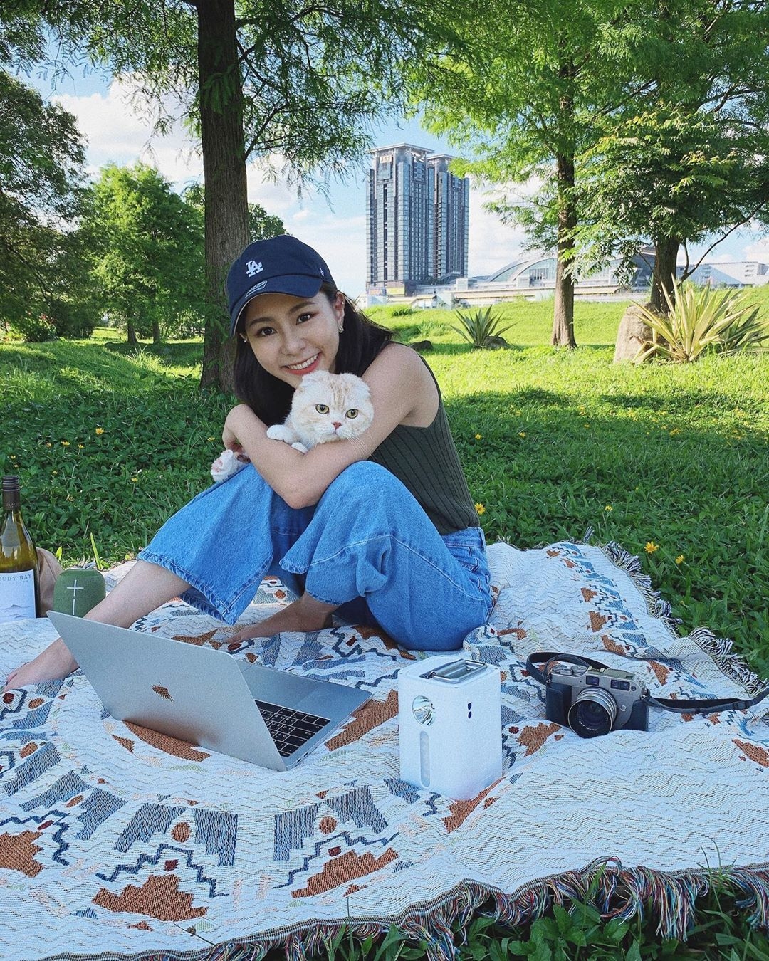 ROOMMI行動充電站