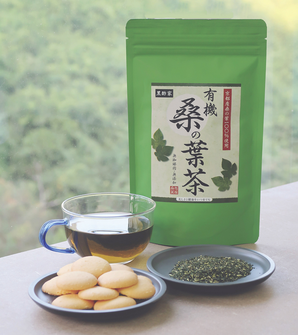 喉嚨痛、喉嚨乾及身熱都會容易給病毒有機可乘，引至下呼吸道感染。 古時大夫已經用譽為神仙葉的桑葉對抗溫病，有助清熱解毒，同時提高臟腑抗病能力。最重要是桑葉健康又無副作用，適合持續飲用。桑葉性味苦甘而寒，入肺肝經，有疏風清熱，涼血止血，清肝明目，潤肺止咳