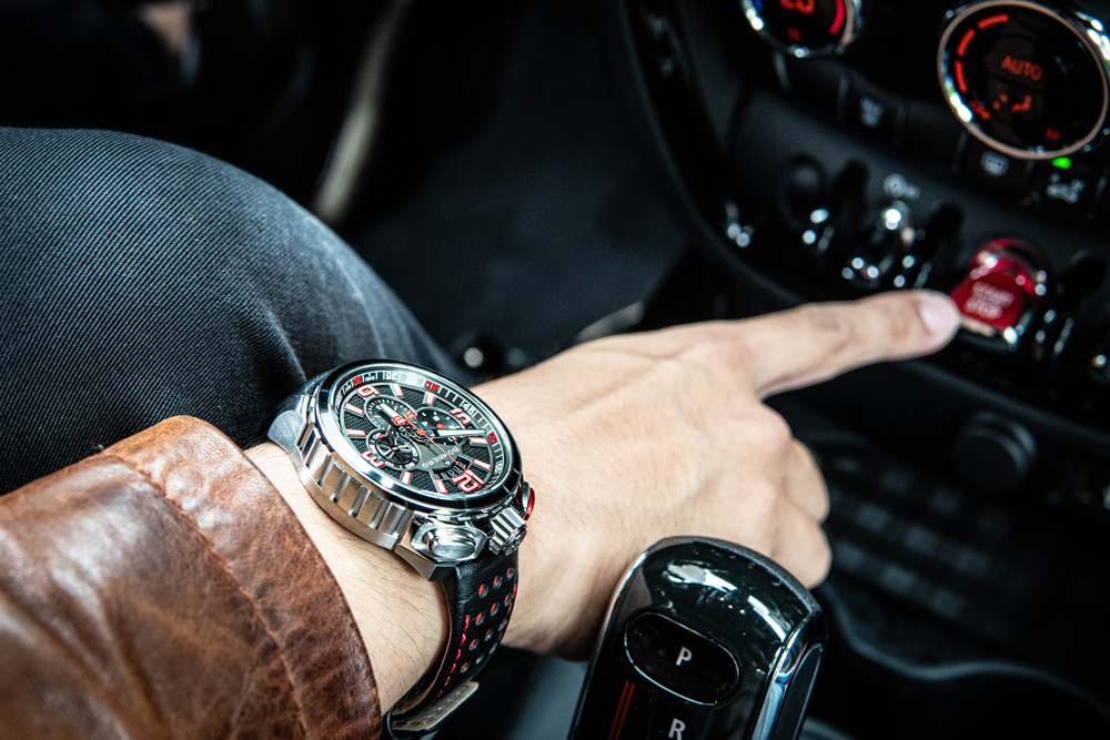 BOLT-68 Heritage 系列 復刻黑紅計時碼錶