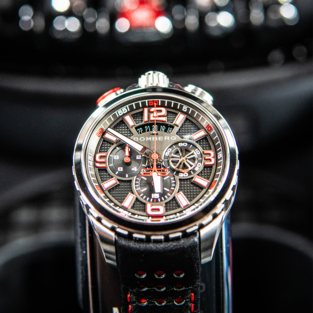 BOLT-68 Heritage 系列 復刻黑紅計時碼錶