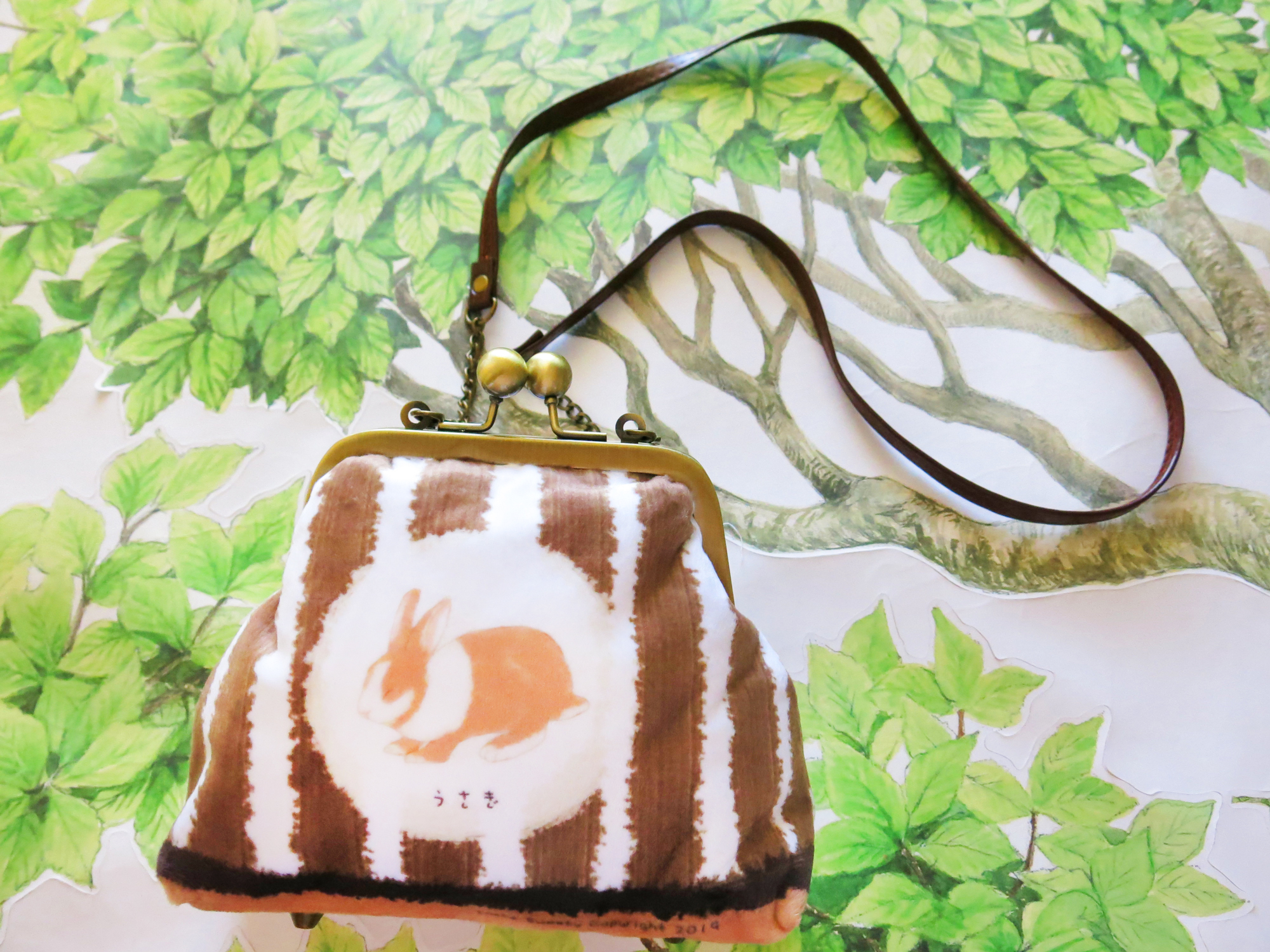 咖啡棕奶茶兔口金包