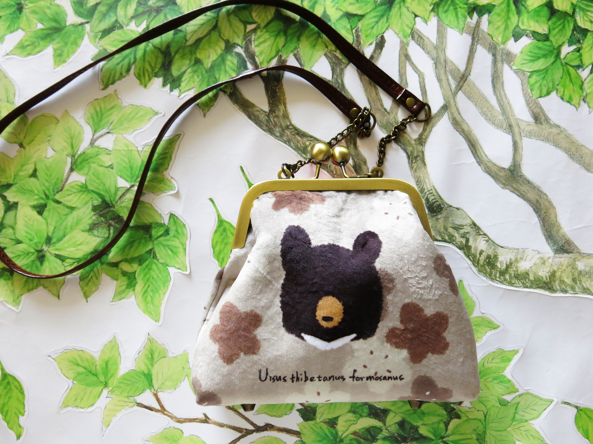 灰棕小花黑熊口金包