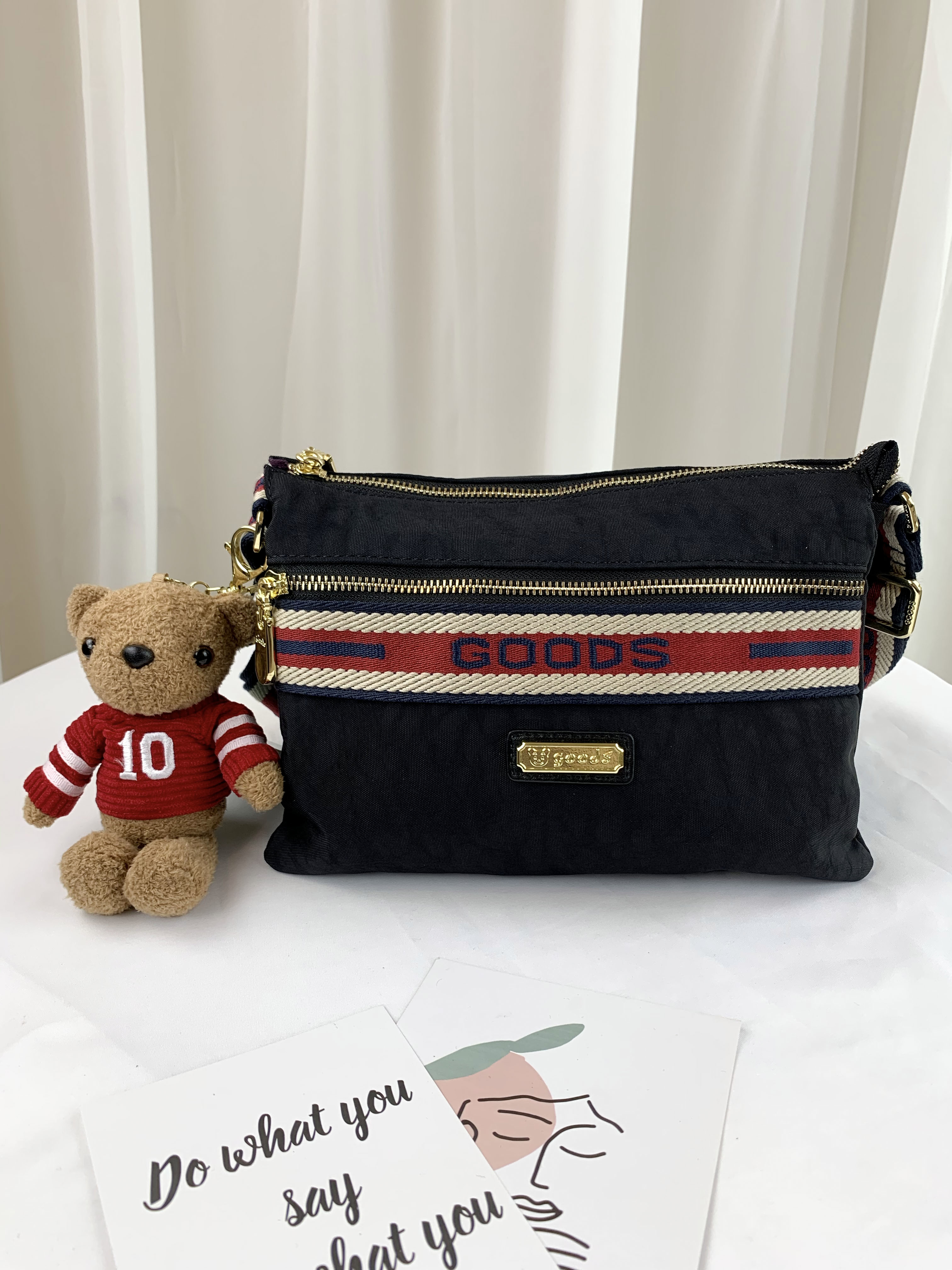 GOODS 織帶黑 水洗紋多層收納側背包 附小熊吊飾 #2522
