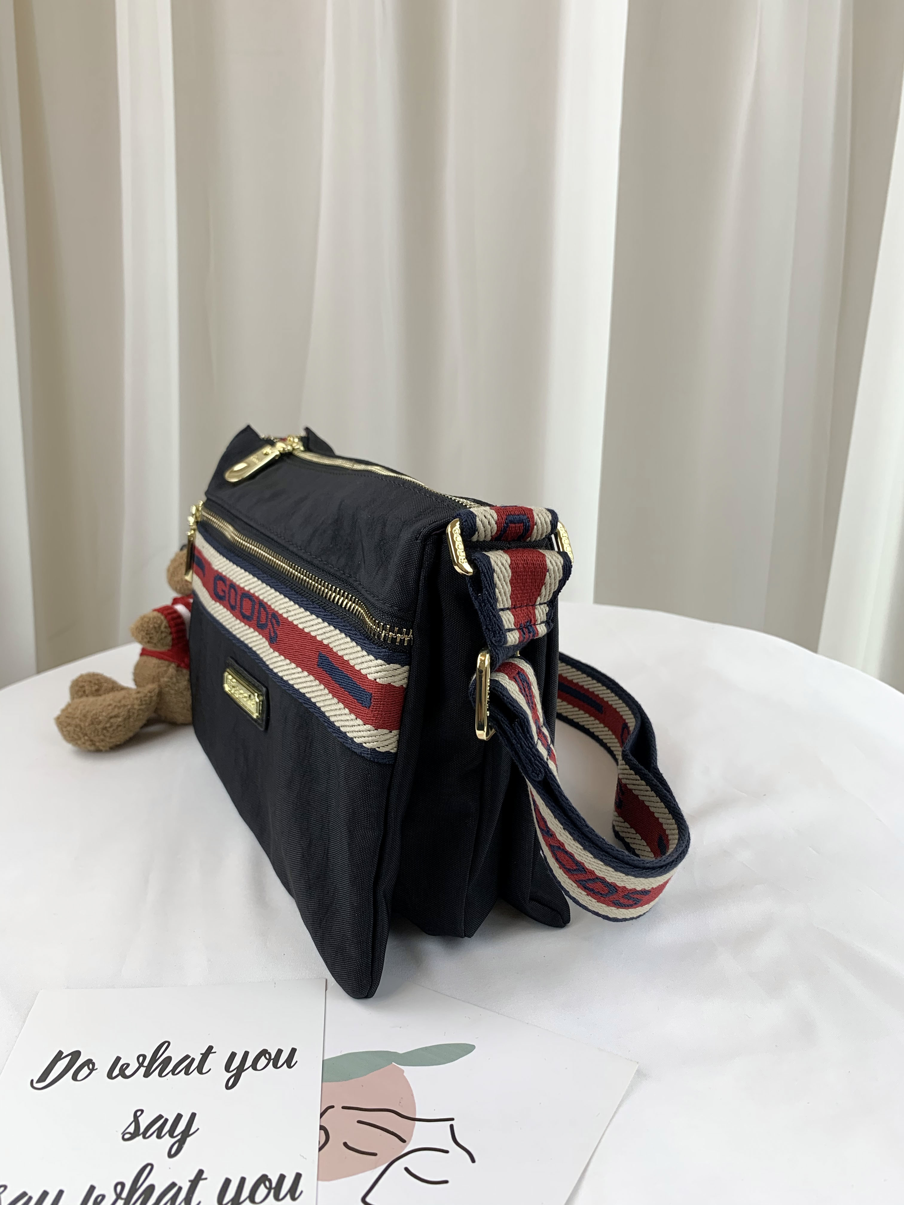 GOODS 織帶黑 水洗紋多層收納側背包 附小熊吊飾 #2522
