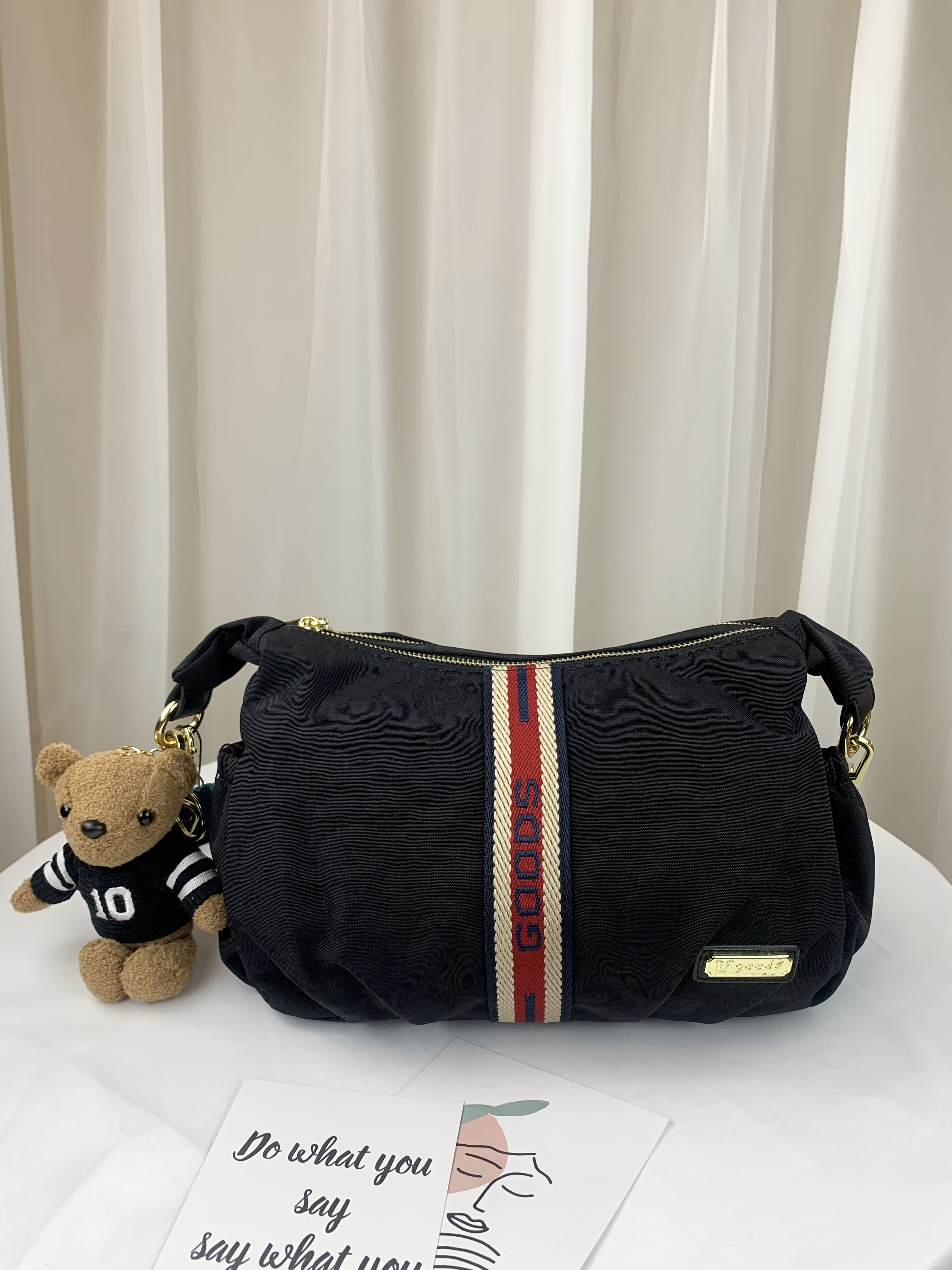 GOODS 織帶黑 水洗紋防潑水側背包 附小熊吊飾 #2687