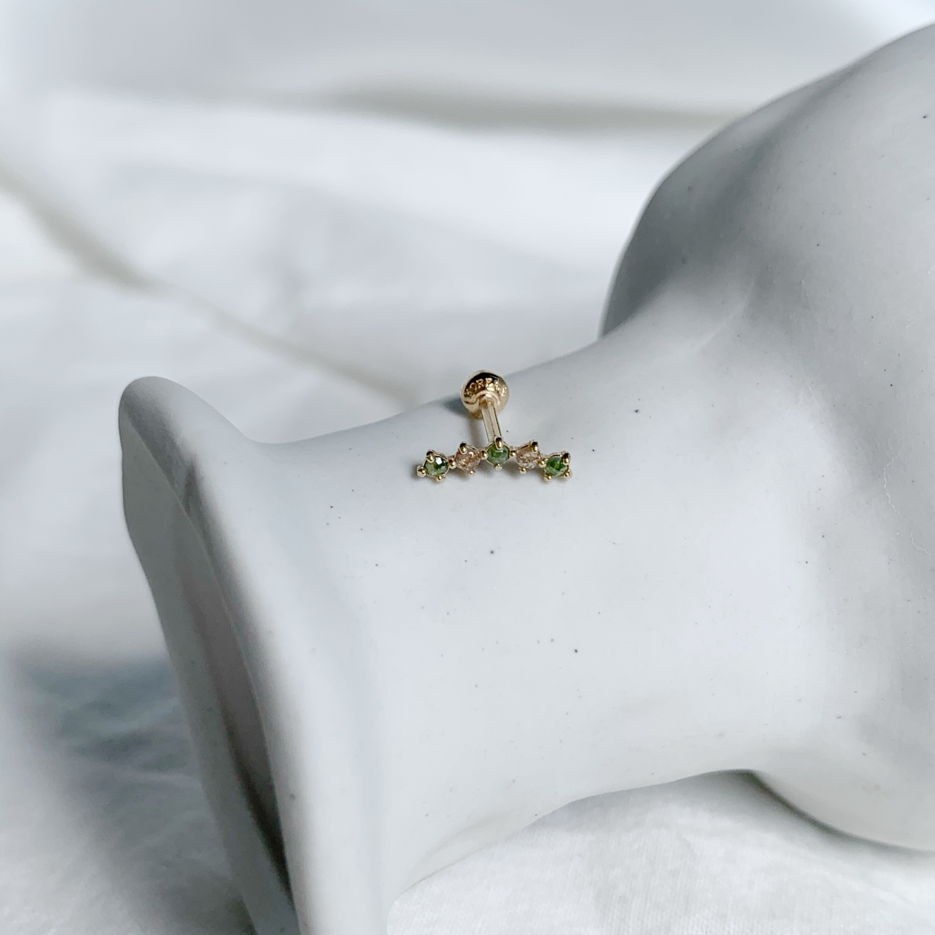 14K五顆彎彎綠棕鑽轉珠耳環