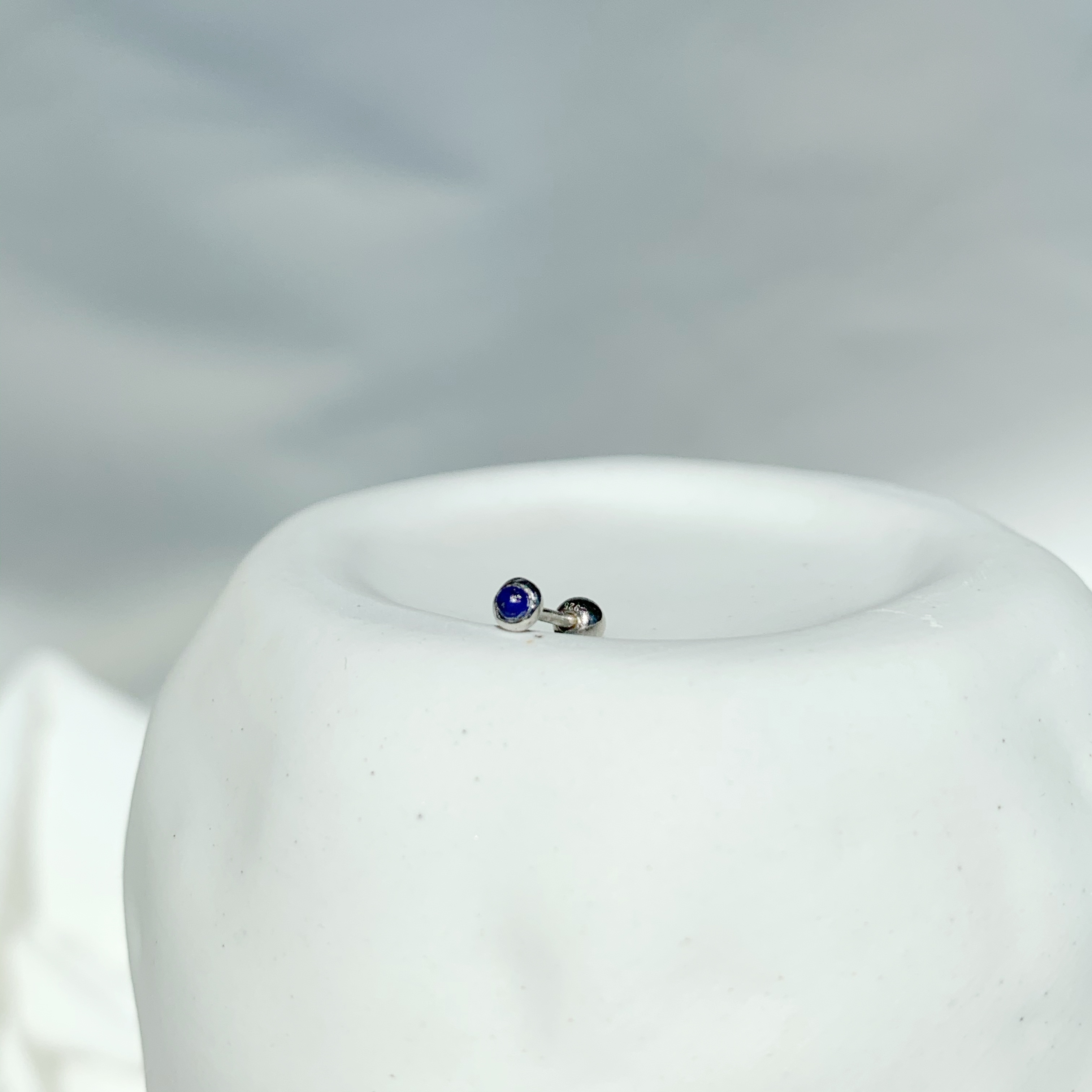 Tiny圓邊青金石轉珠耳環