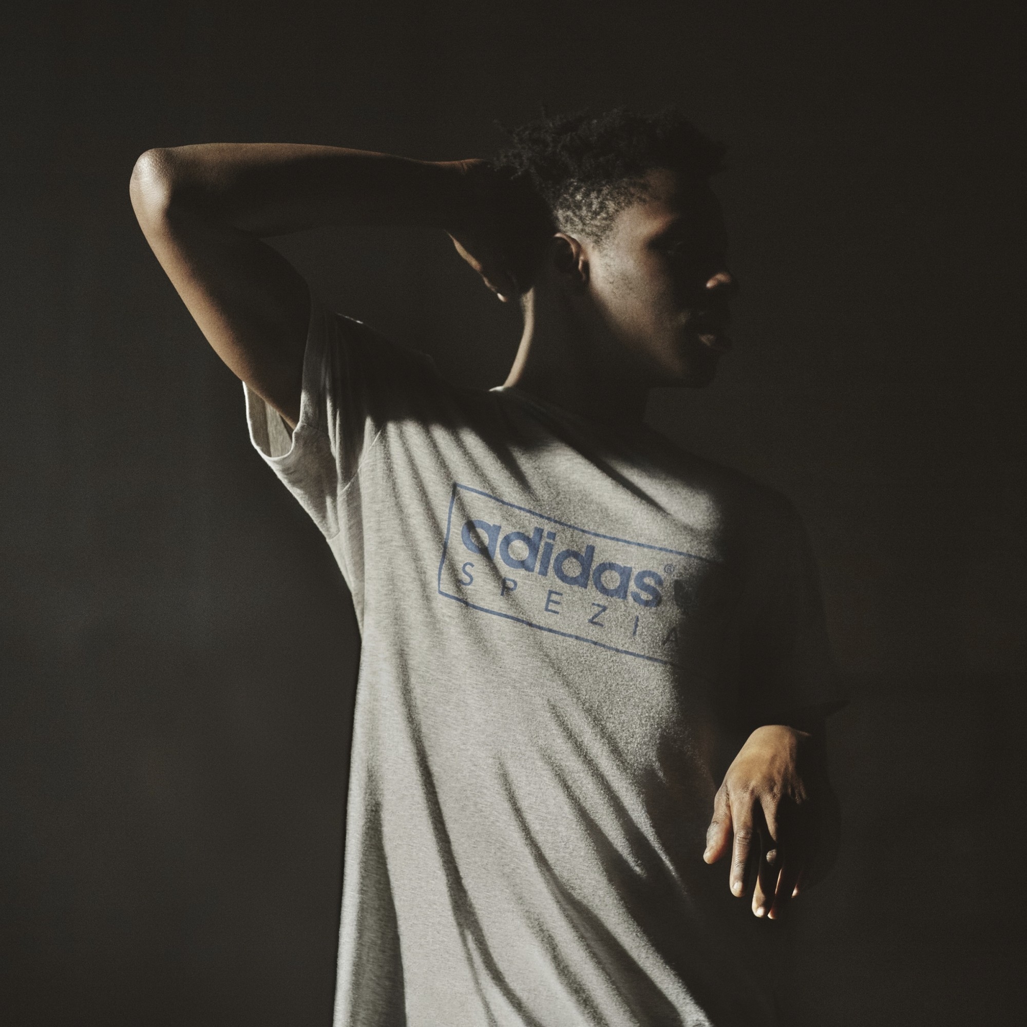 【 adidas MCLOUGHLIN SPZL 麻花灰短TEE 】