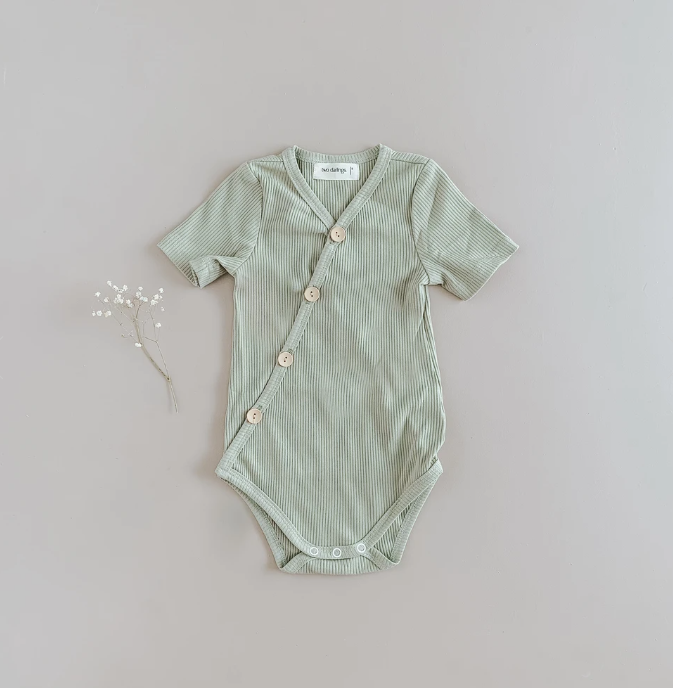 TWO DARLINGS 木釦設計螺紋包屁衣  -綠野仙蹤