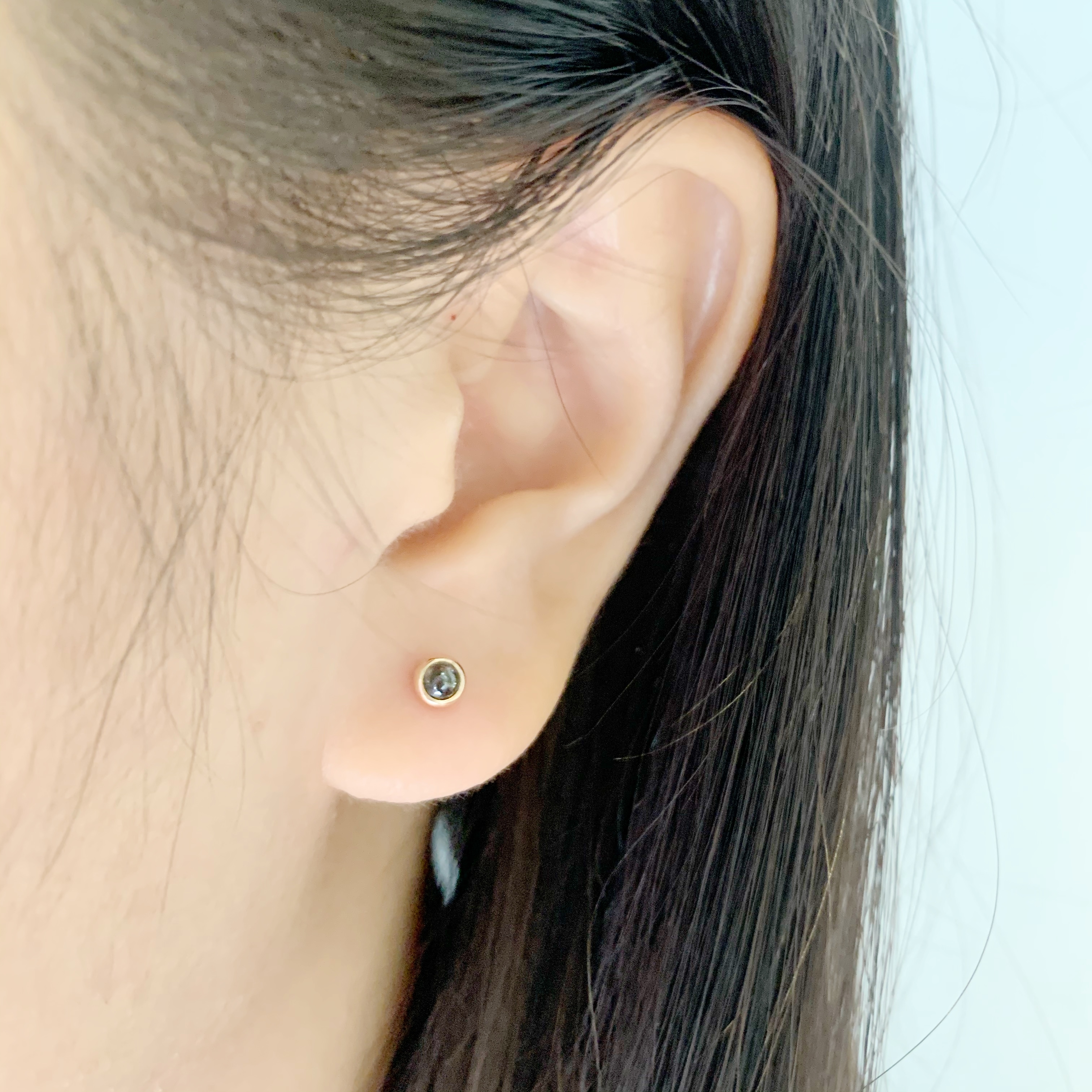 14K 3mm厚圓包邊棕月光轉珠耳環