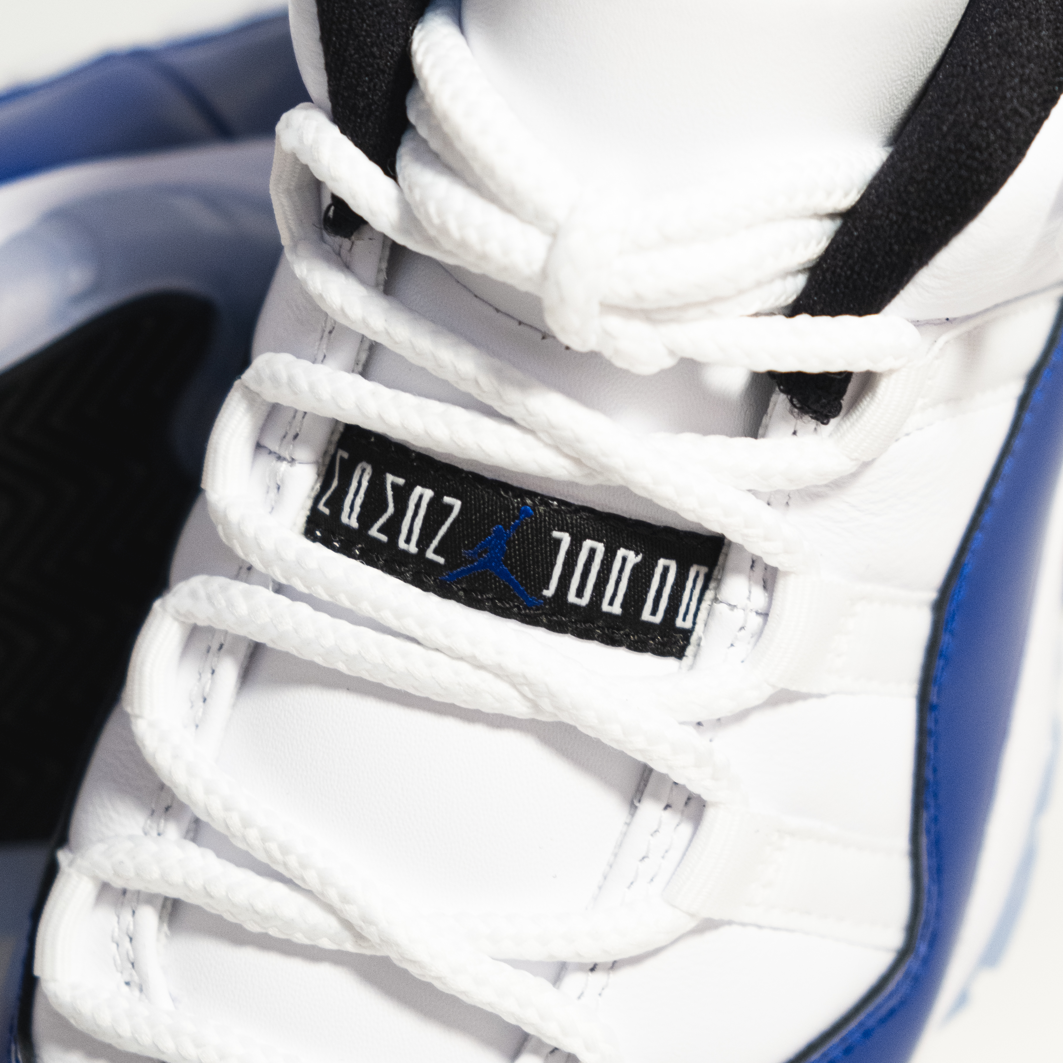 [現貨] Air Jordan 11 Low Women "Concord Sketch"  AH7860-100