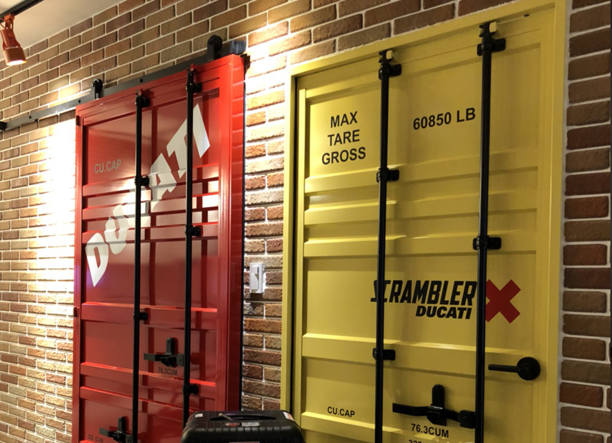 全方位客製化-台灣製造仿真貨櫃門(顏色尺寸皆可訂做)