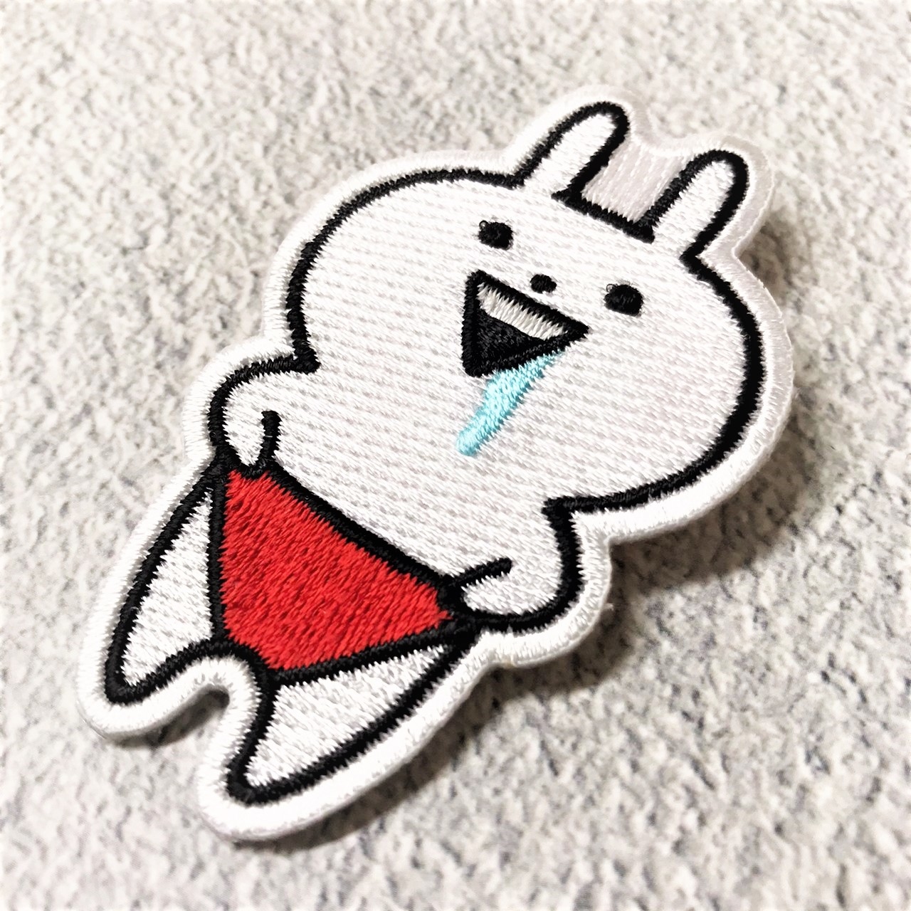 Usagyuuun-布章別針-紅內褲款