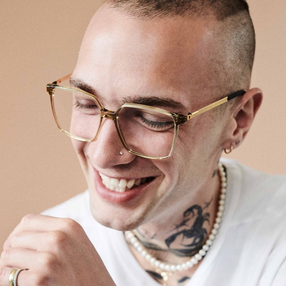 米可利眼鏡,台中眼鏡推薦,眼鏡推薦,漸近多焦點,近視眼鏡,散光眼鏡,專業配鏡諮詢,頂級手工鏡框,名牌太陽眼鏡,精品鏡框,客製運動眼鏡,MOI眼鏡,偏光墨鏡,墨鏡推薦,客製眼鏡,名牌眼鏡,飛行員眼鏡