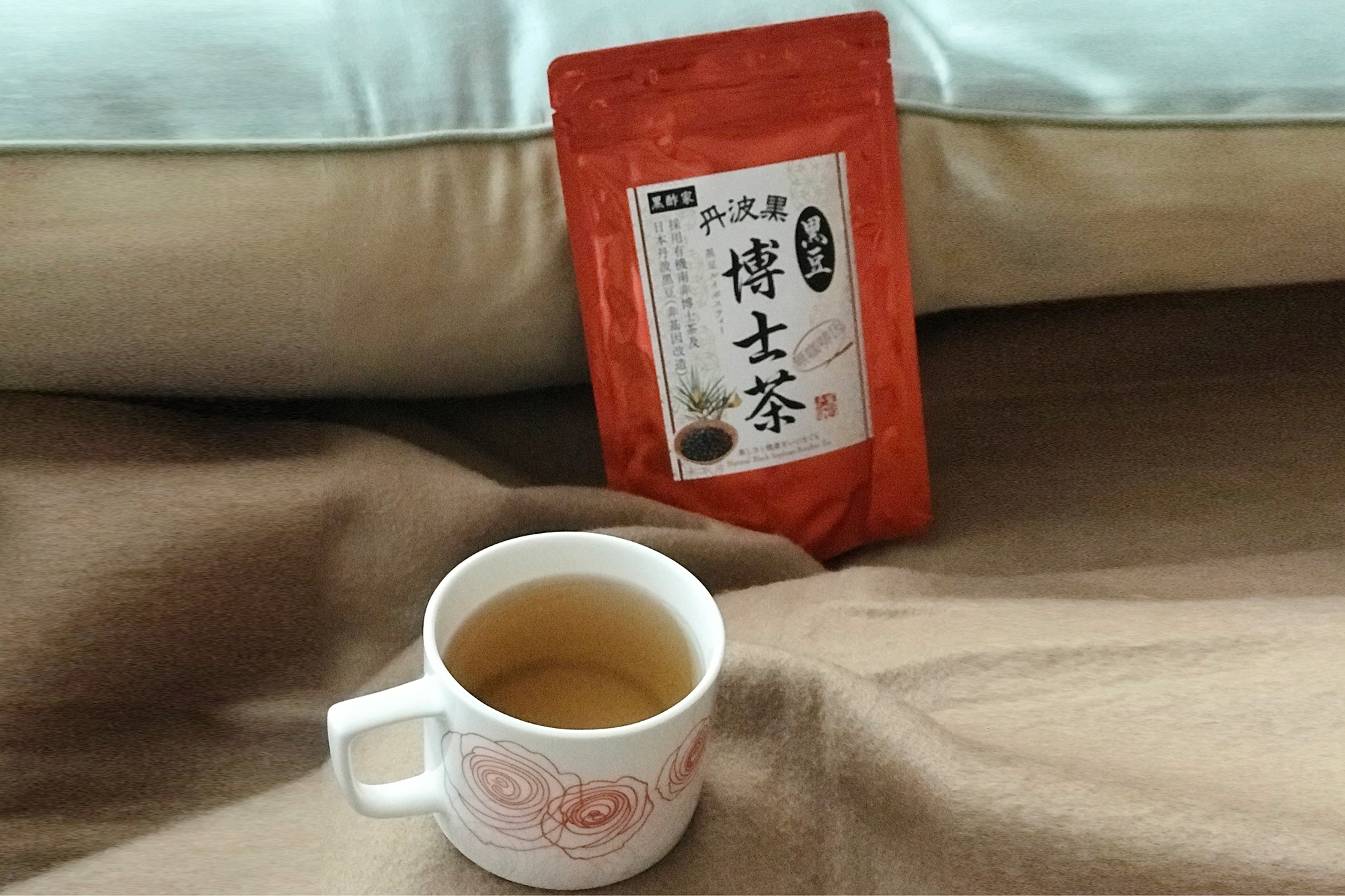 濕疹朋友都會試過用西藥或藥膏抑制濕疹，令短期內退去所有濕疹症狀。這都可治標，但不能治本。濕疹基因仍困於身體內，等待適合的誘發時機。而且長久之下，整體免疫系統都被削弱了，容易打敗仗。天然茶療有助提升臟腑機能，清濕毒降敏感，固本培源。