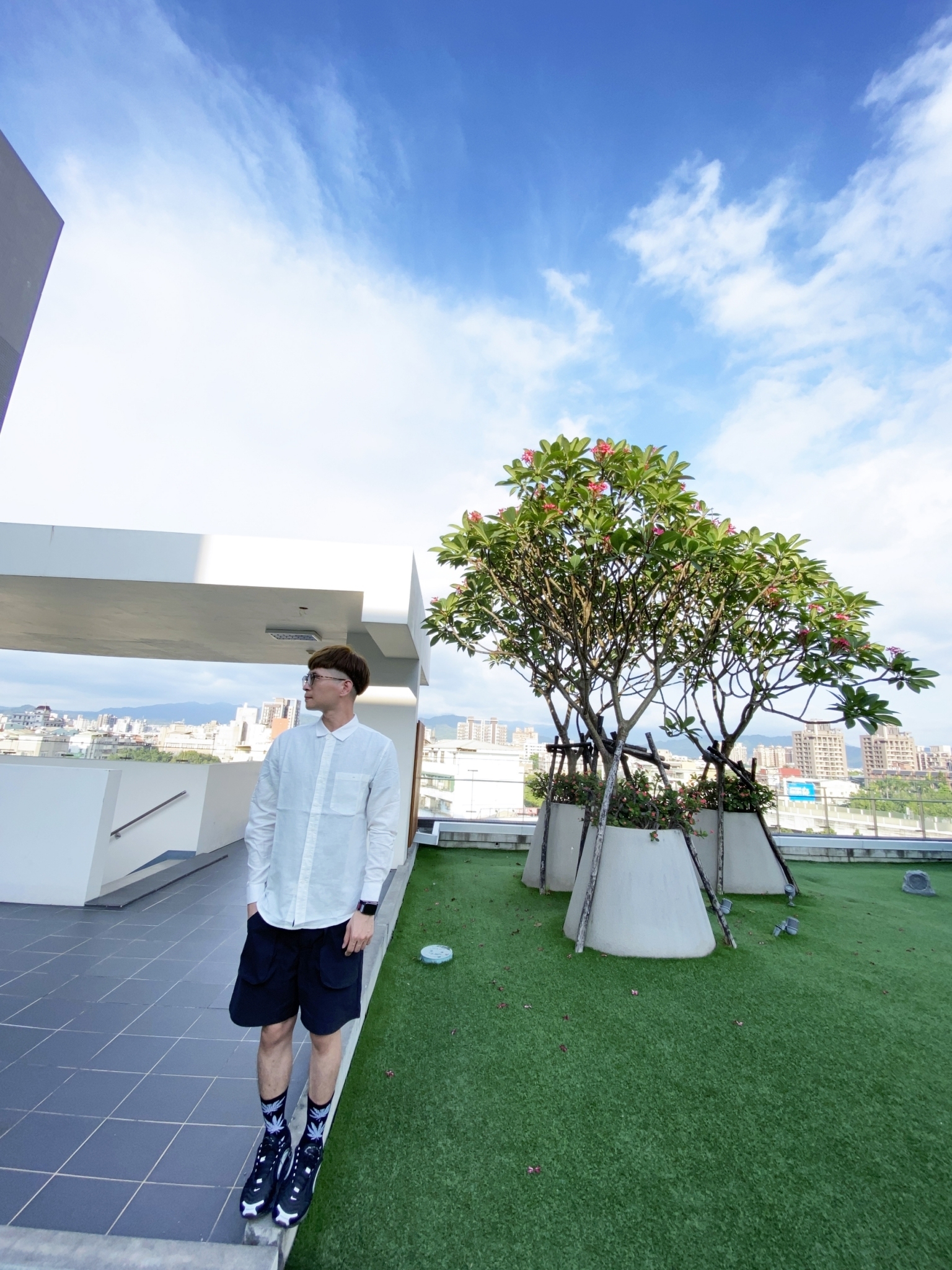 『新品上市』一字刺繡口袋素色襯衫(NOF20062003)