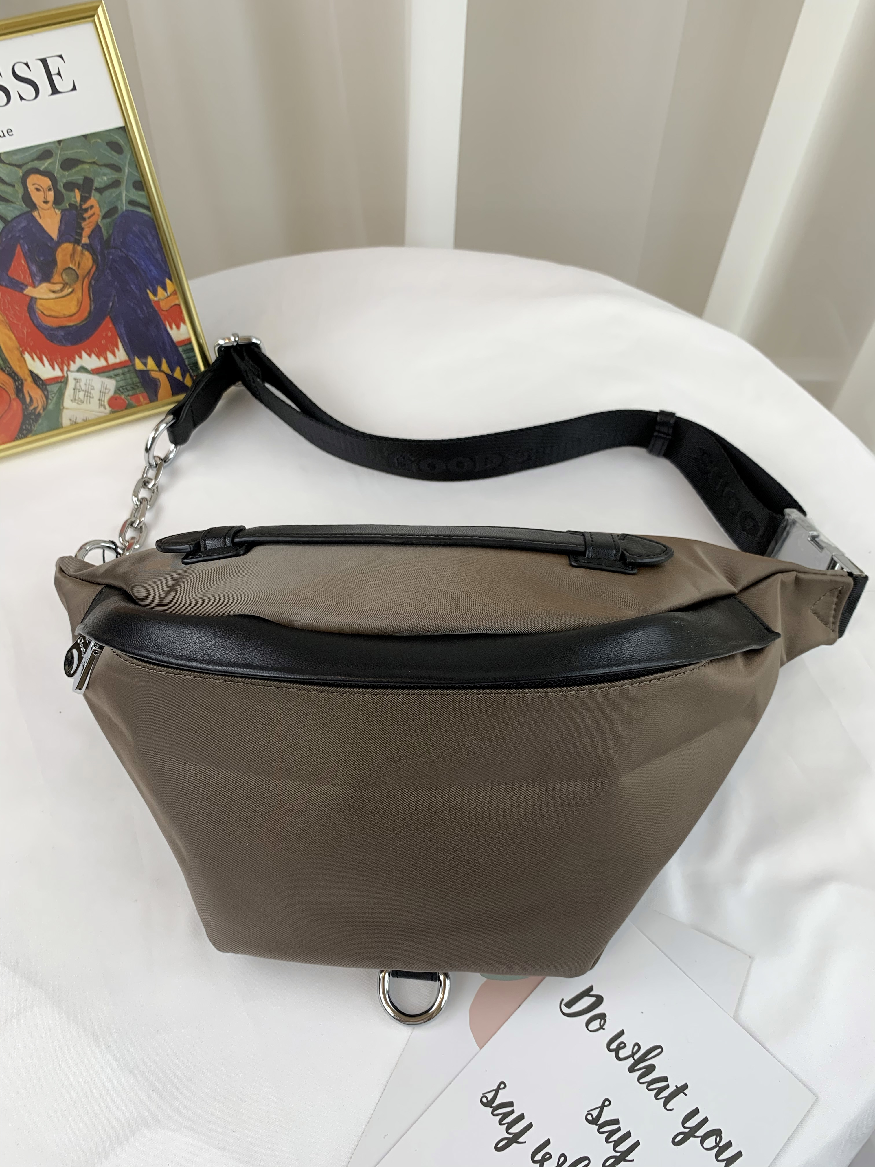 GOODS 卡其色 尼龍拼接真皮鏈帶斜背腰包    #2724