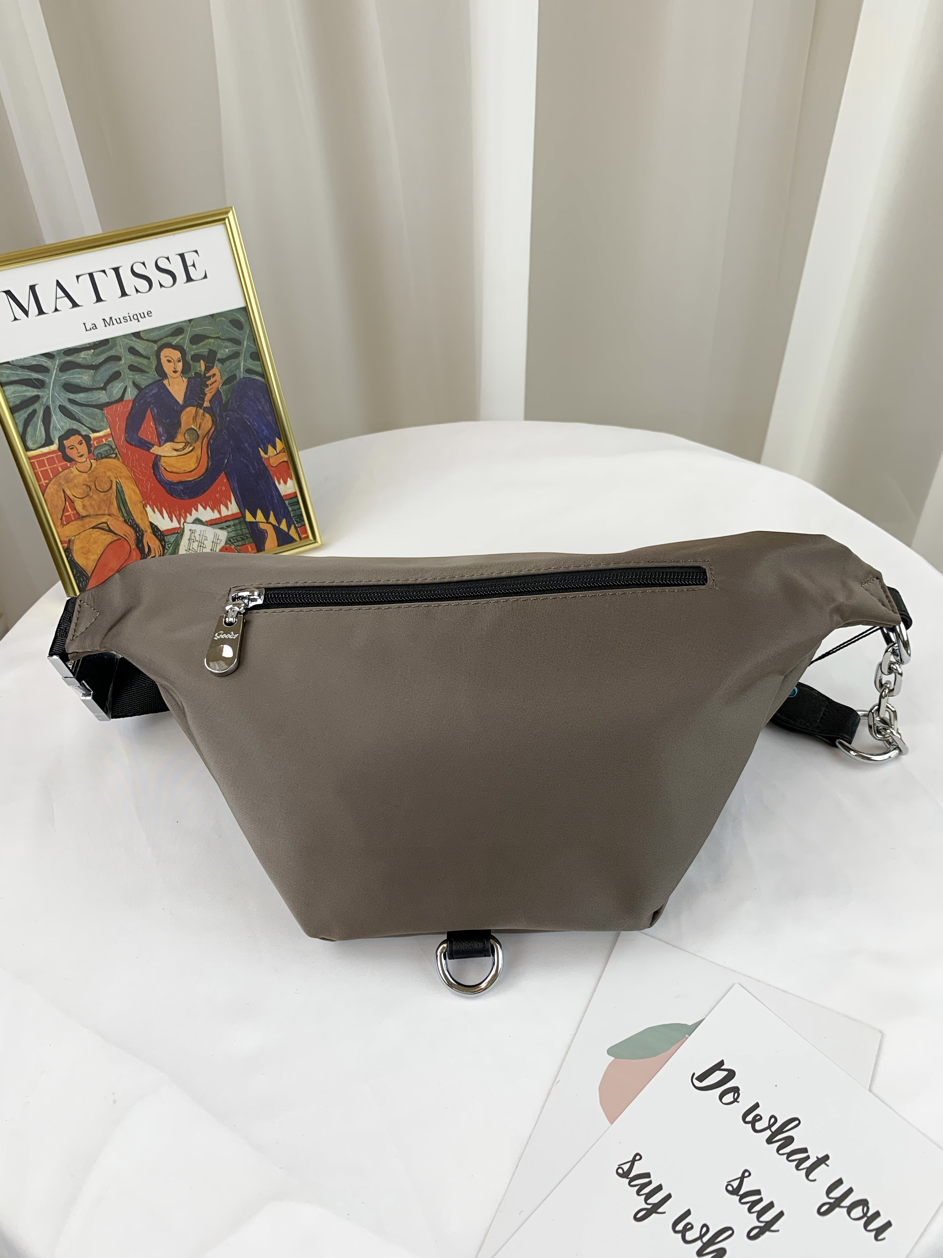 GOODS 卡其色 尼龍拼接真皮鏈帶斜背腰包    #2724