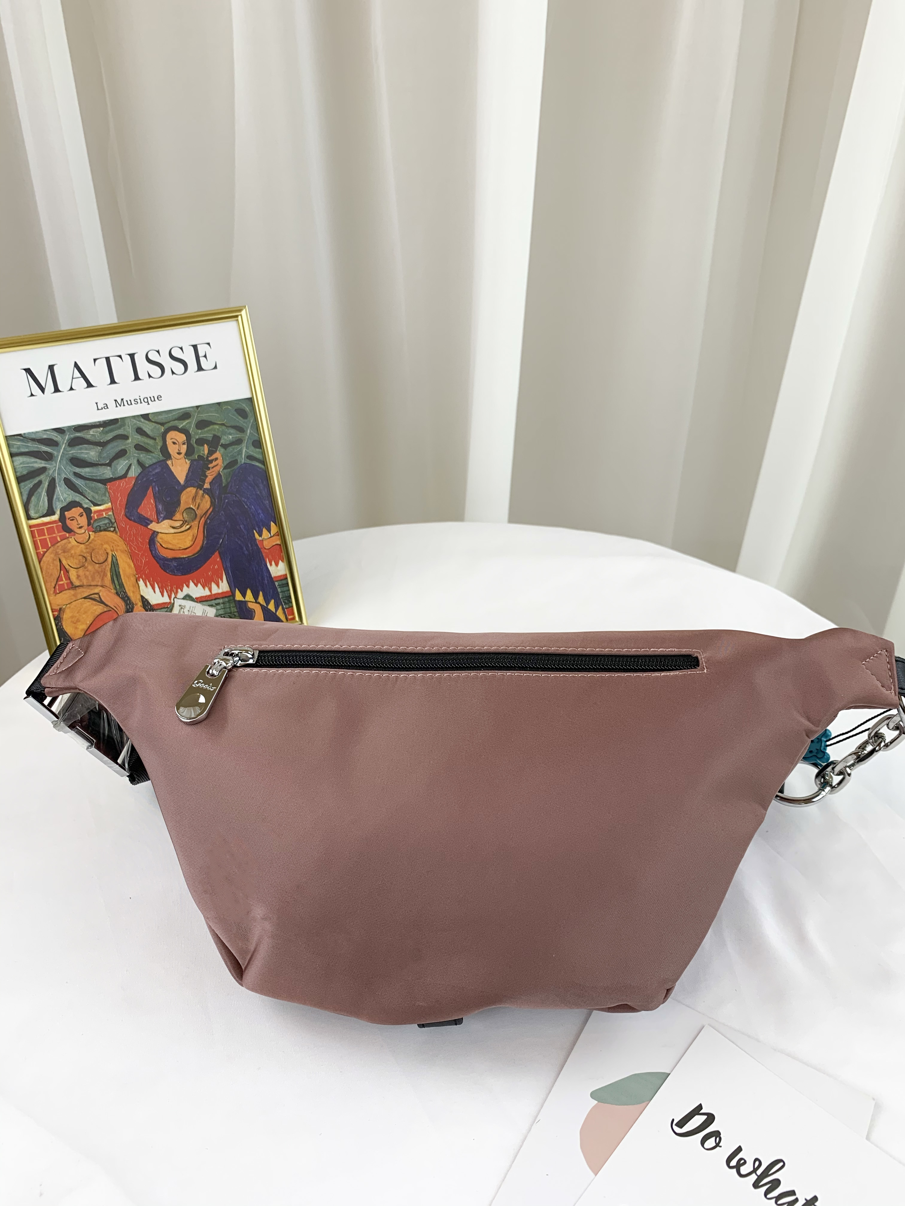 GOODS 淺粉色 尼龍拼接真皮鏈帶斜背腰包 #2724