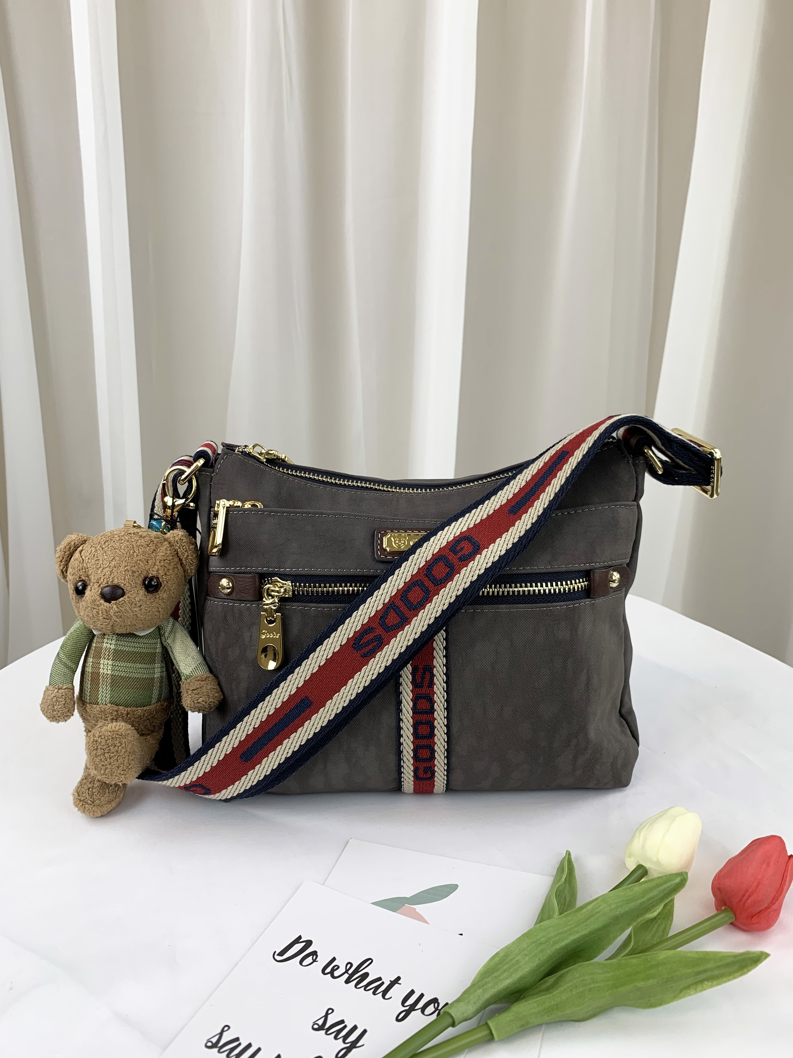 GOODS 織帶咖 水洗紋防潑水側背包 #2672