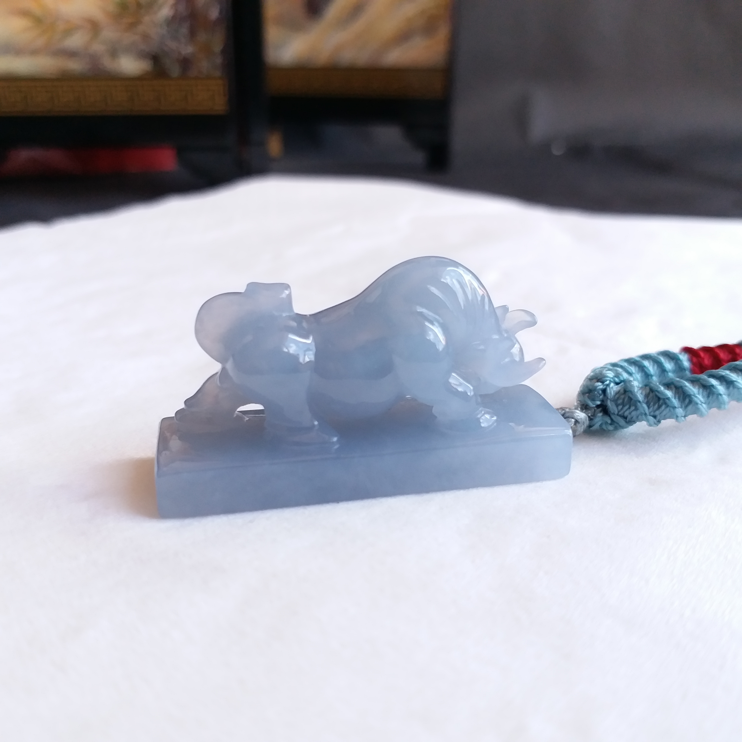 J1775「紫氣東來，牛氣衝天｣吊墜