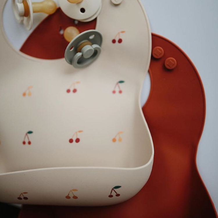 MUSHIE - 立體矽膠圍兜（Cherries）