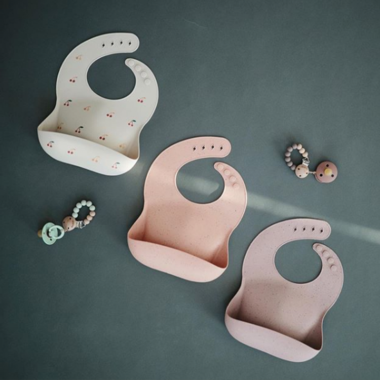 MUSHIE - 立體矽膠圍兜（Peach Terrazzo）