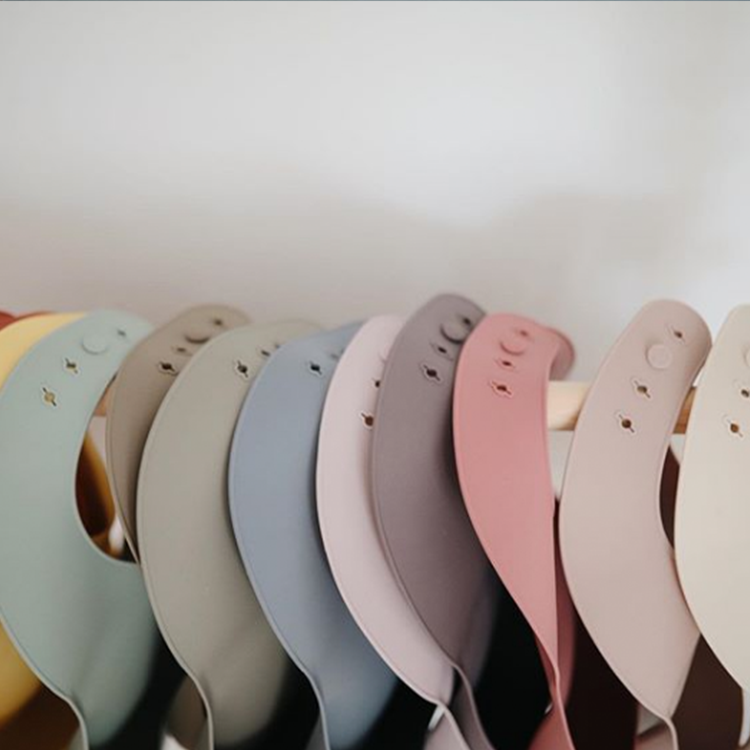 MUSHIE - 立體矽膠圍兜（薰衣草紫）