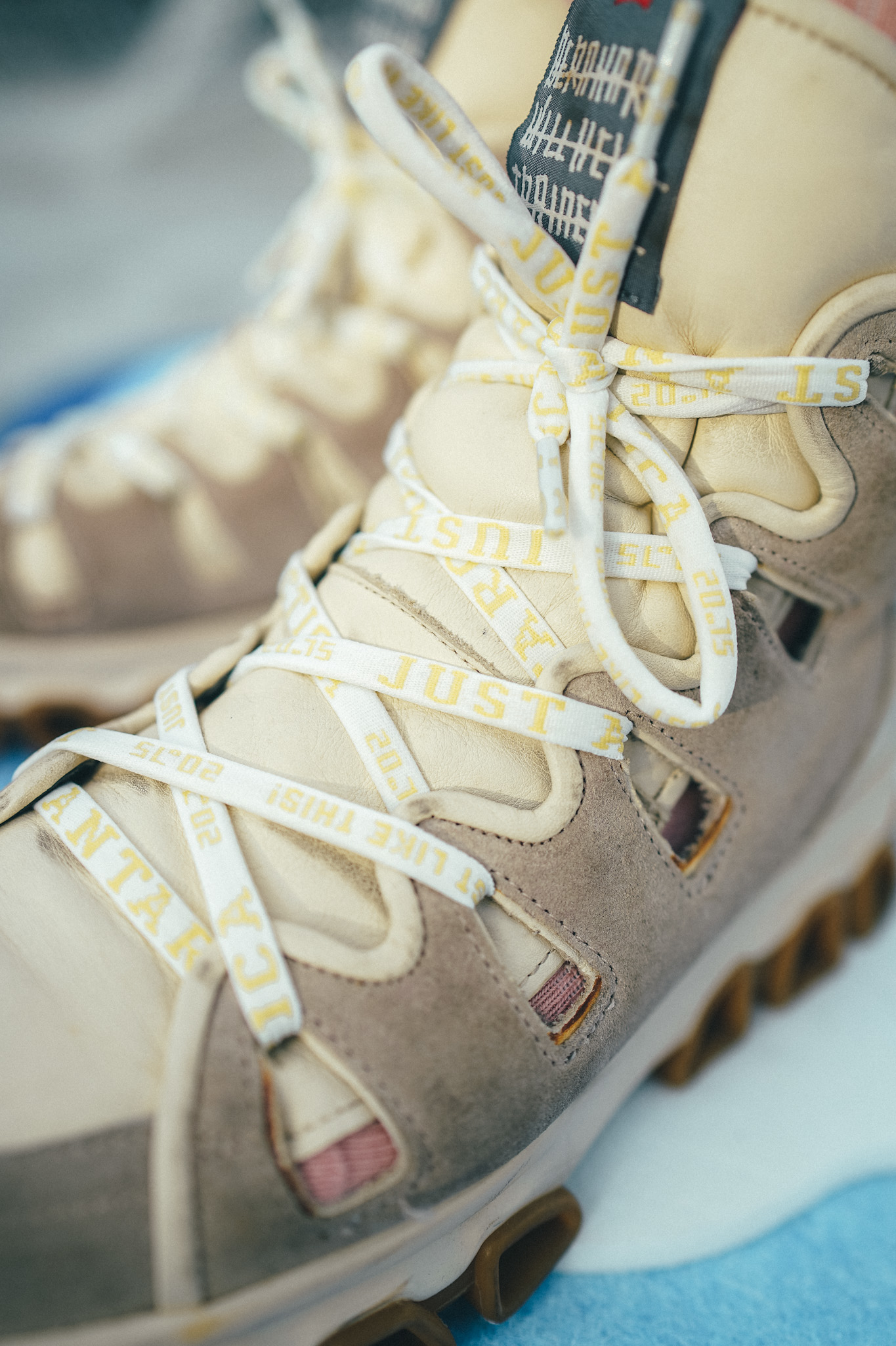 【 JUST ANTARCTICA 20.75】白黃色鞋帶