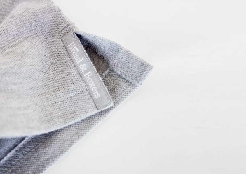 Pique Polo 還有另一特點,其蜂窩狀結構也能有效達到透氣的功能,這是一般輕薄 polo 衫所無法企及。-1