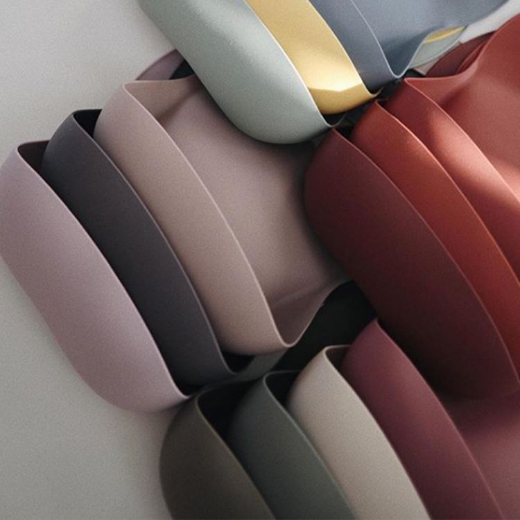 MUSHIE - 立體矽膠圍兜（灰濛棕）