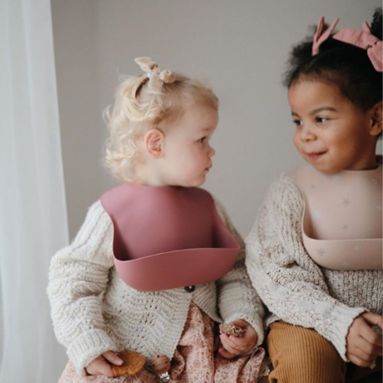 MUSHIE - 立體矽膠圍兜（乾燥玫瑰）