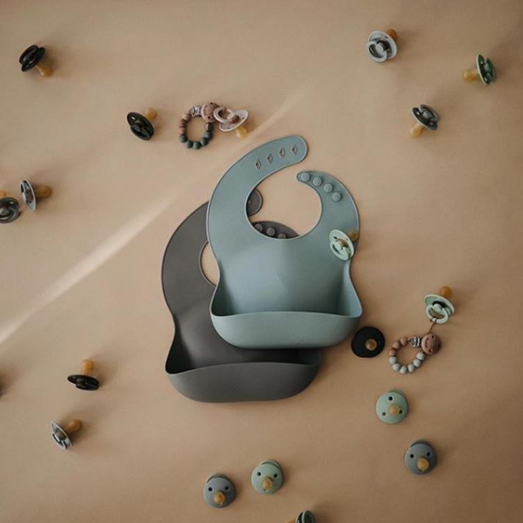 MUSHIE - 立體矽膠圍兜（劍橋綠）