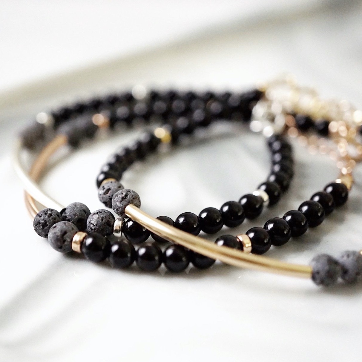 EMF系列"黑碧璽火山石"半月形香薰手鏈 | LAVA ESSENTIALS