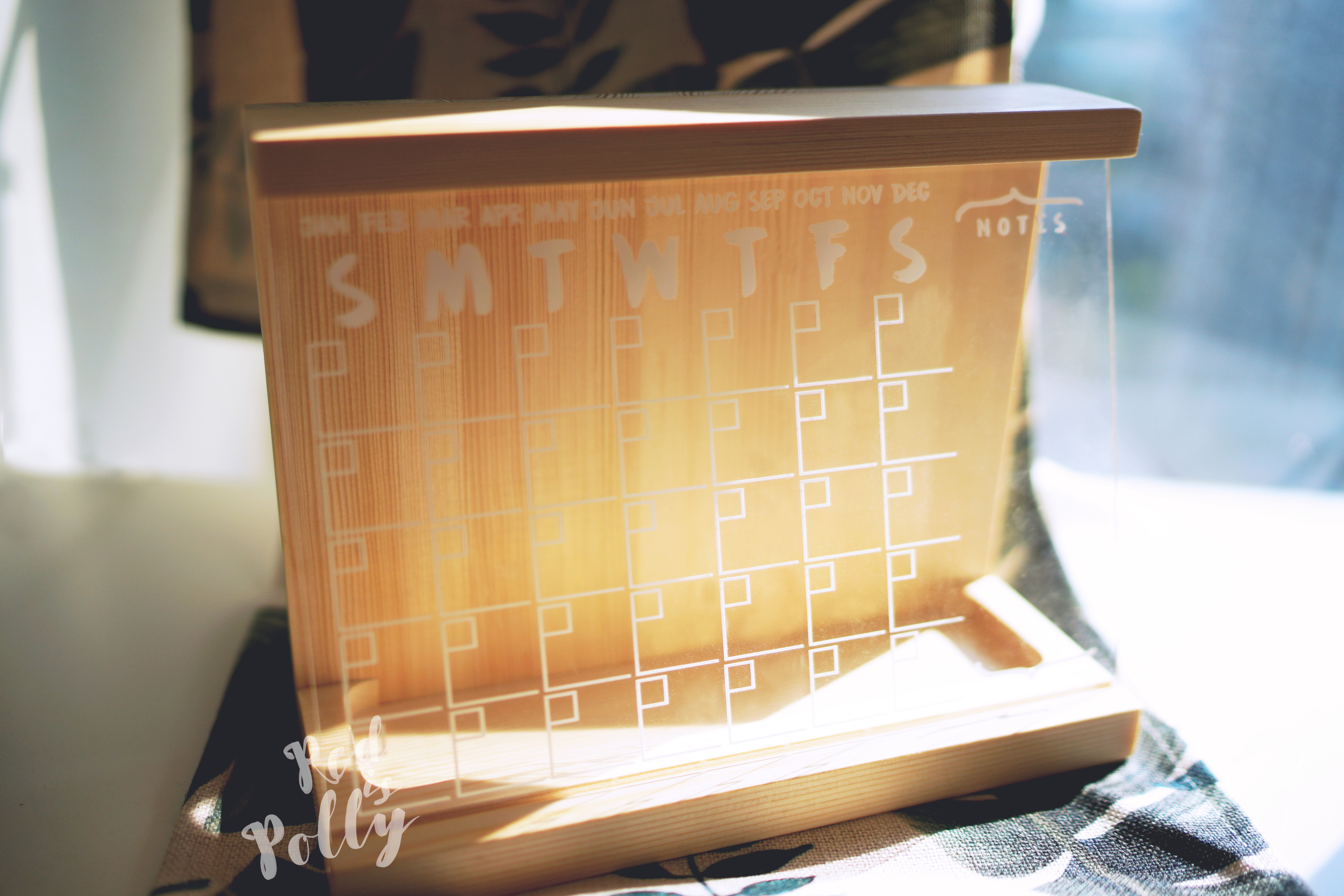 白色亞加力月曆(座枱版)