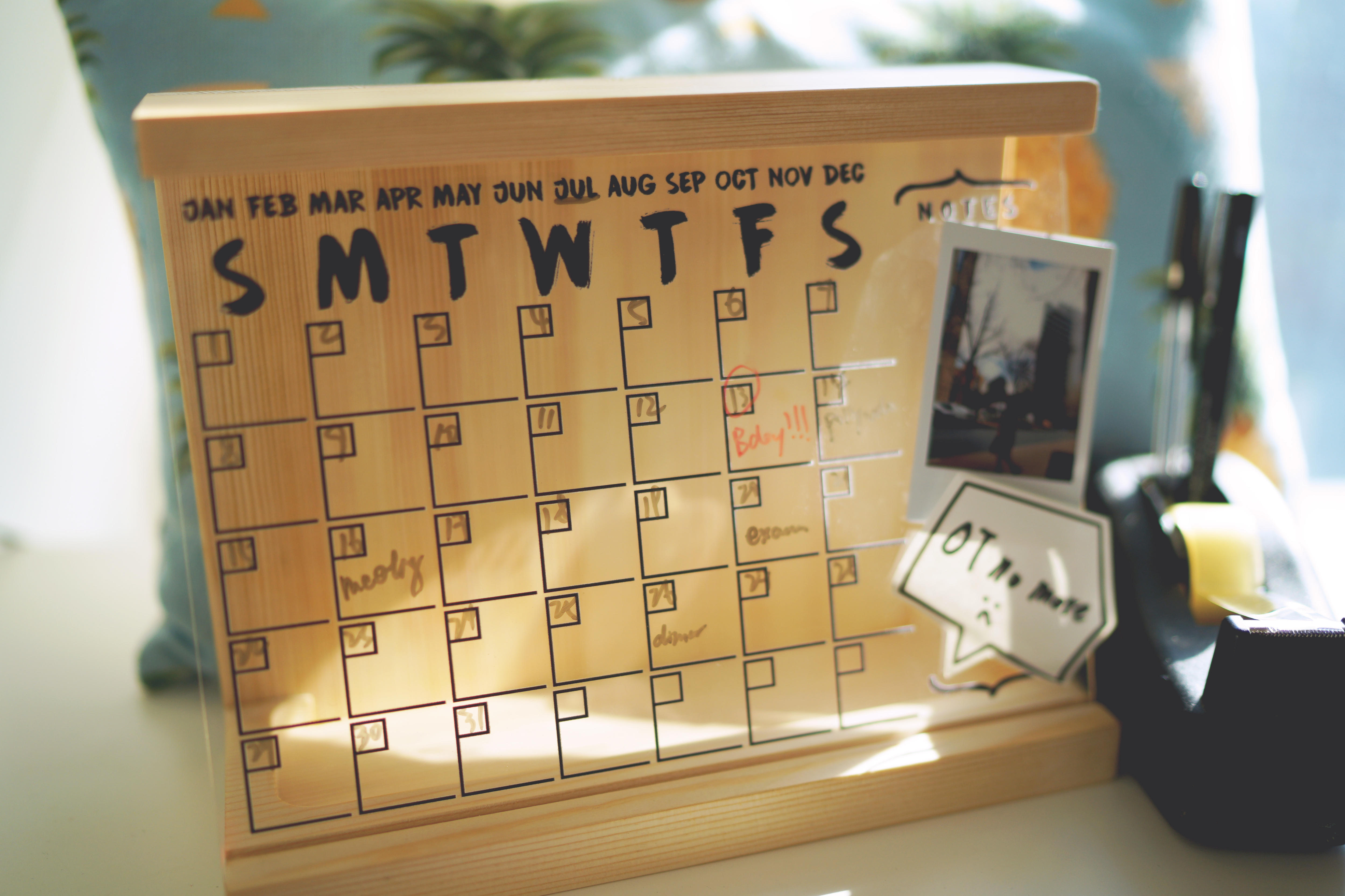 黑色亞加力月曆(座枱版)