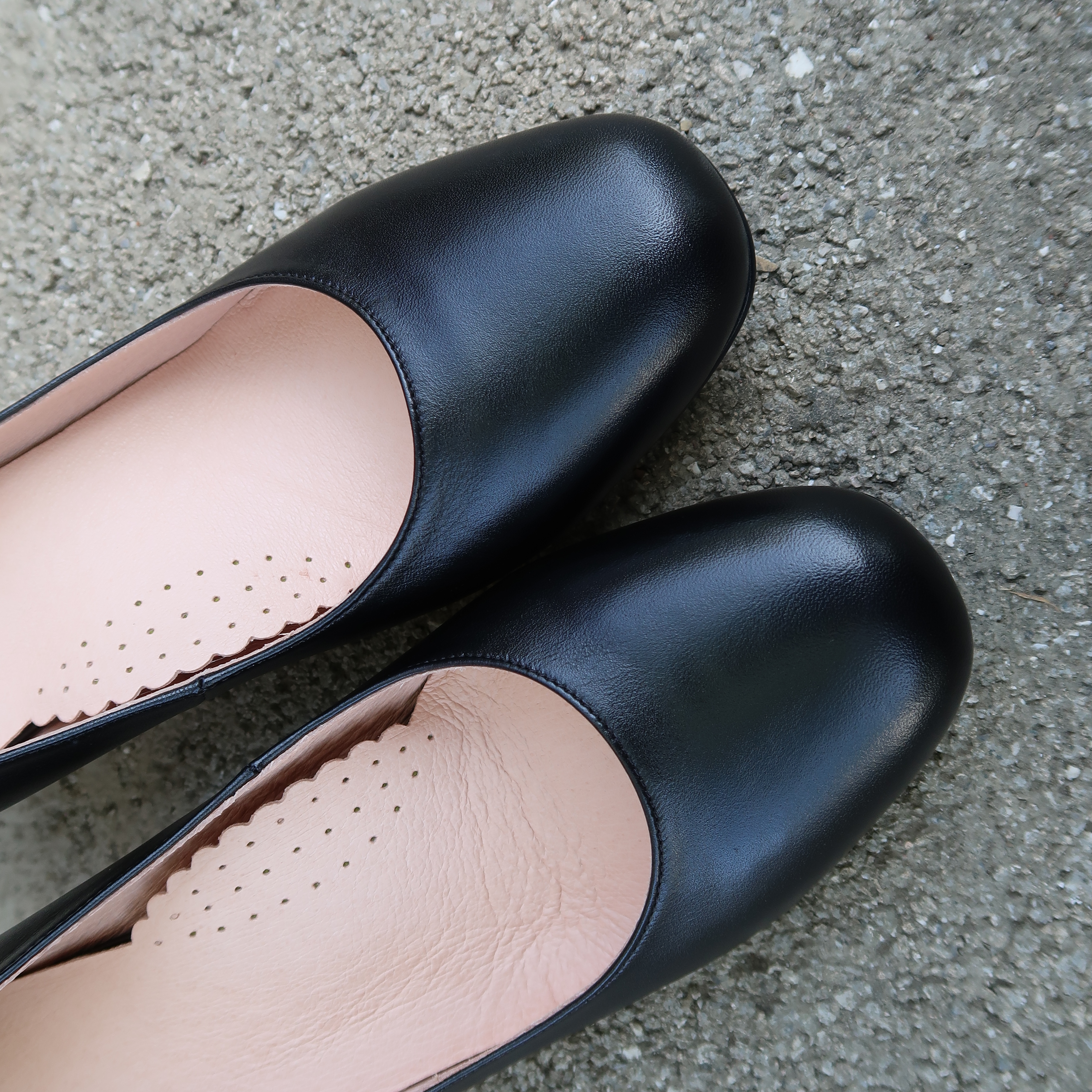 【黑白電影】全真皮小羊皮圓頭低跟鞋小粗跟