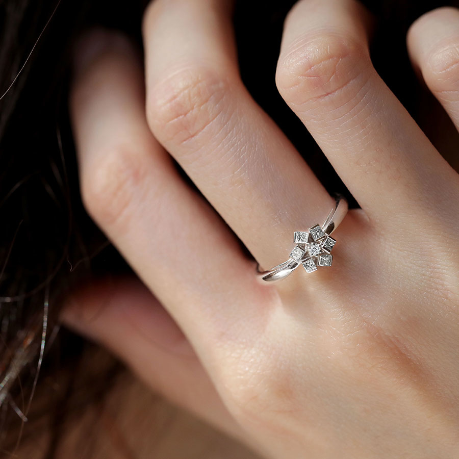 光與雪之夜 — 25分鑽石戒指