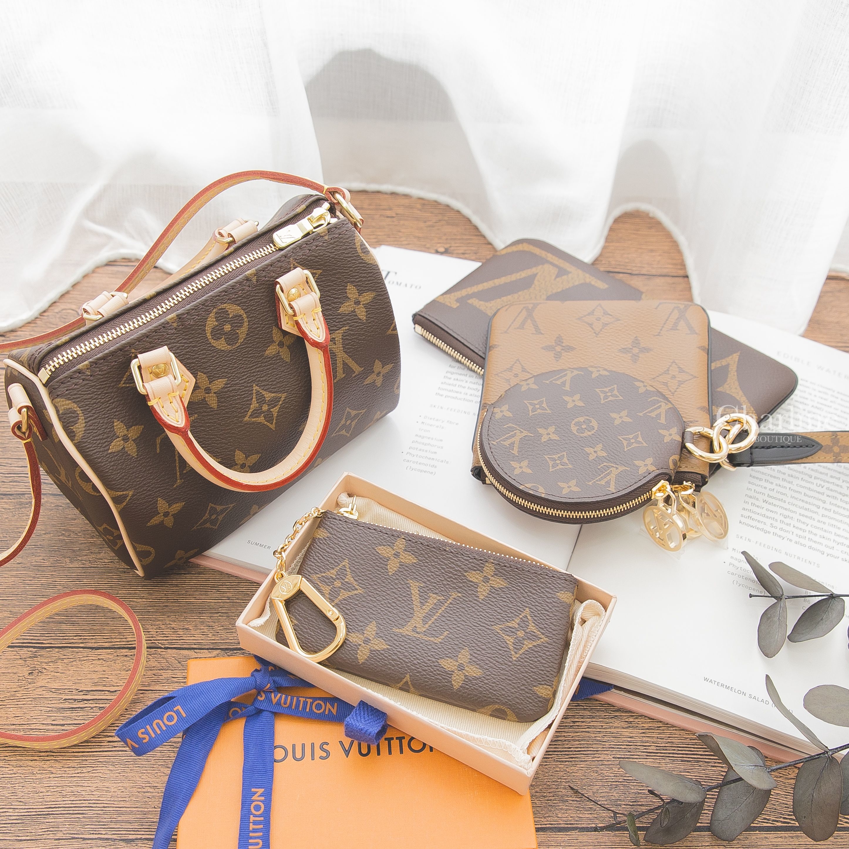Louis Vuitton 咖啡色老花金釦鑰匙零錢包,Louis Vuitton Nano Speedy 咖啡色手提肩背包,Louis Vuitton 咖啡色老花拼卡其色老花大LOGO三合一手拿包-Charline Boutique 精品代購