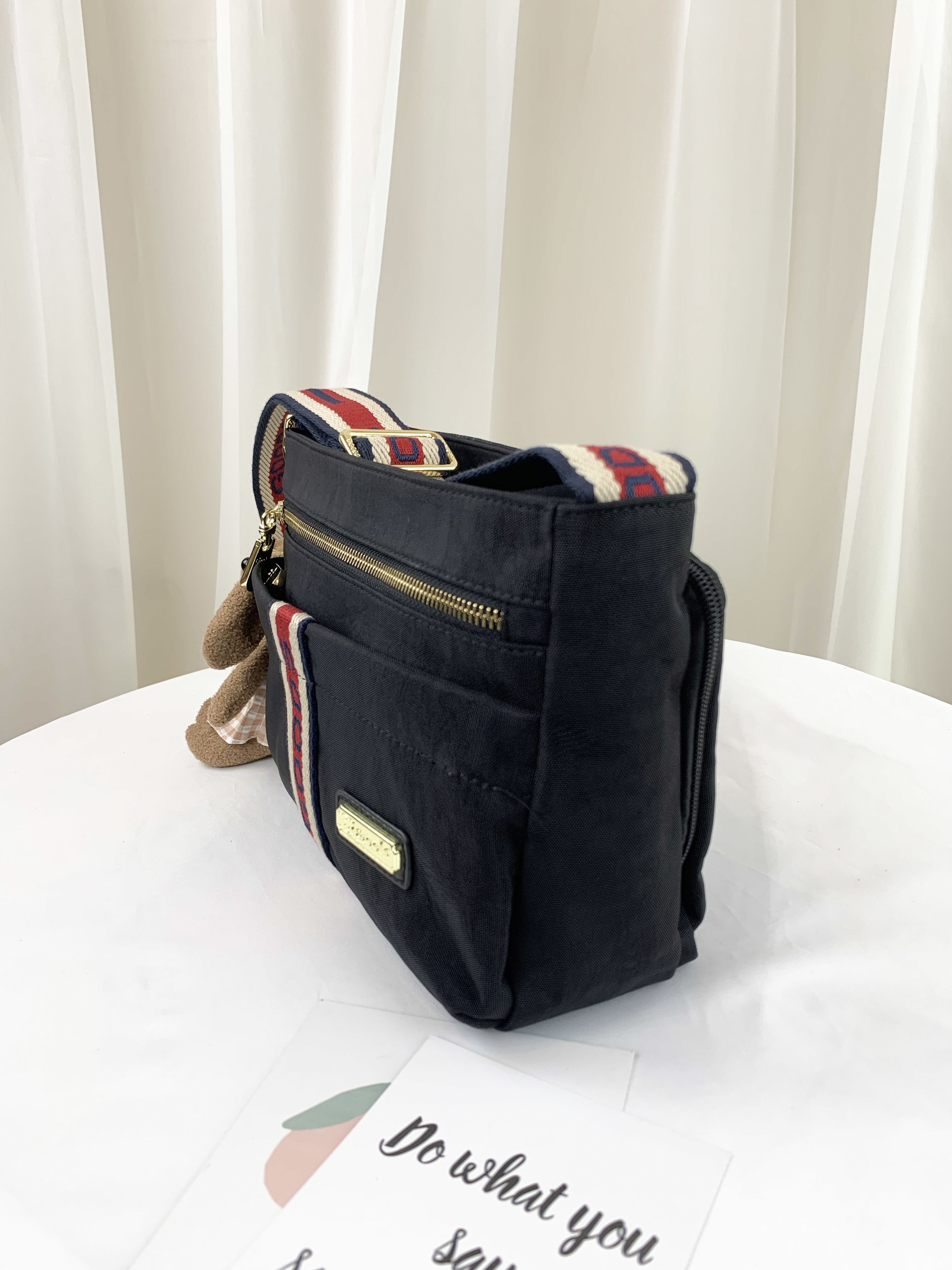 GOODS 織帶黑 多層收納水洗紋側背包 附小熊吊飾 #2722