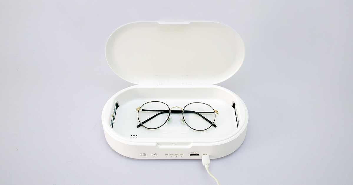 眼鏡不乾淨，接觸皮膚容易長痘痘，用UV殺菌盒來消毒就能放心戴眼鏡