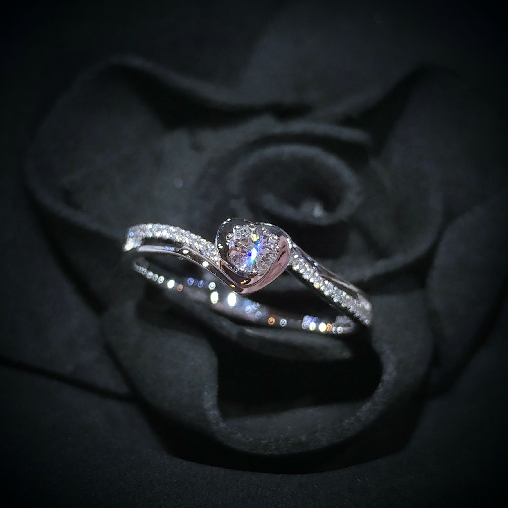 全新18K白金【單粒12份鑽石】配小鑽共17份鑽石戒指