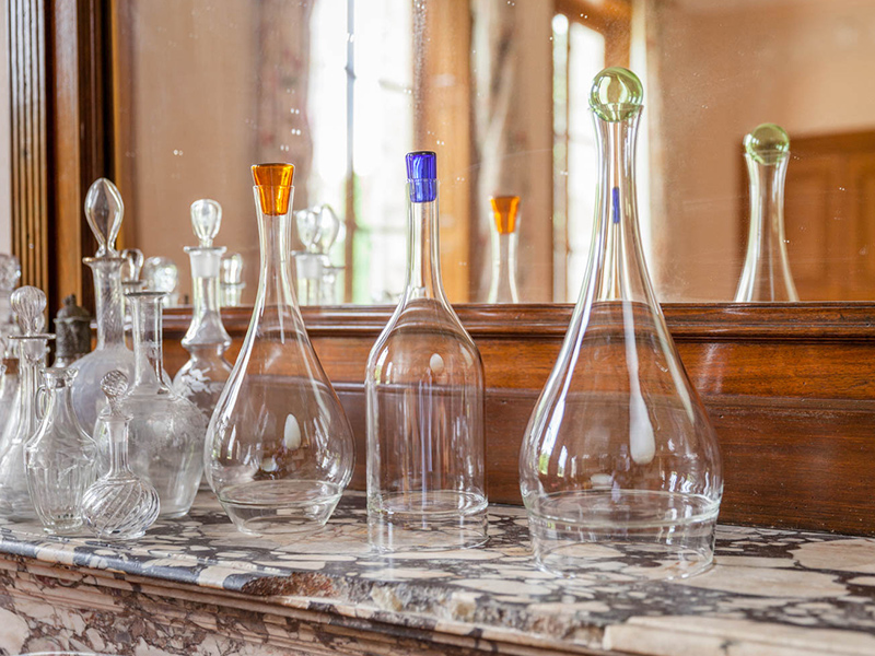 TRAY SETS, GLASSES AND DECANTERS crystal and engraving from