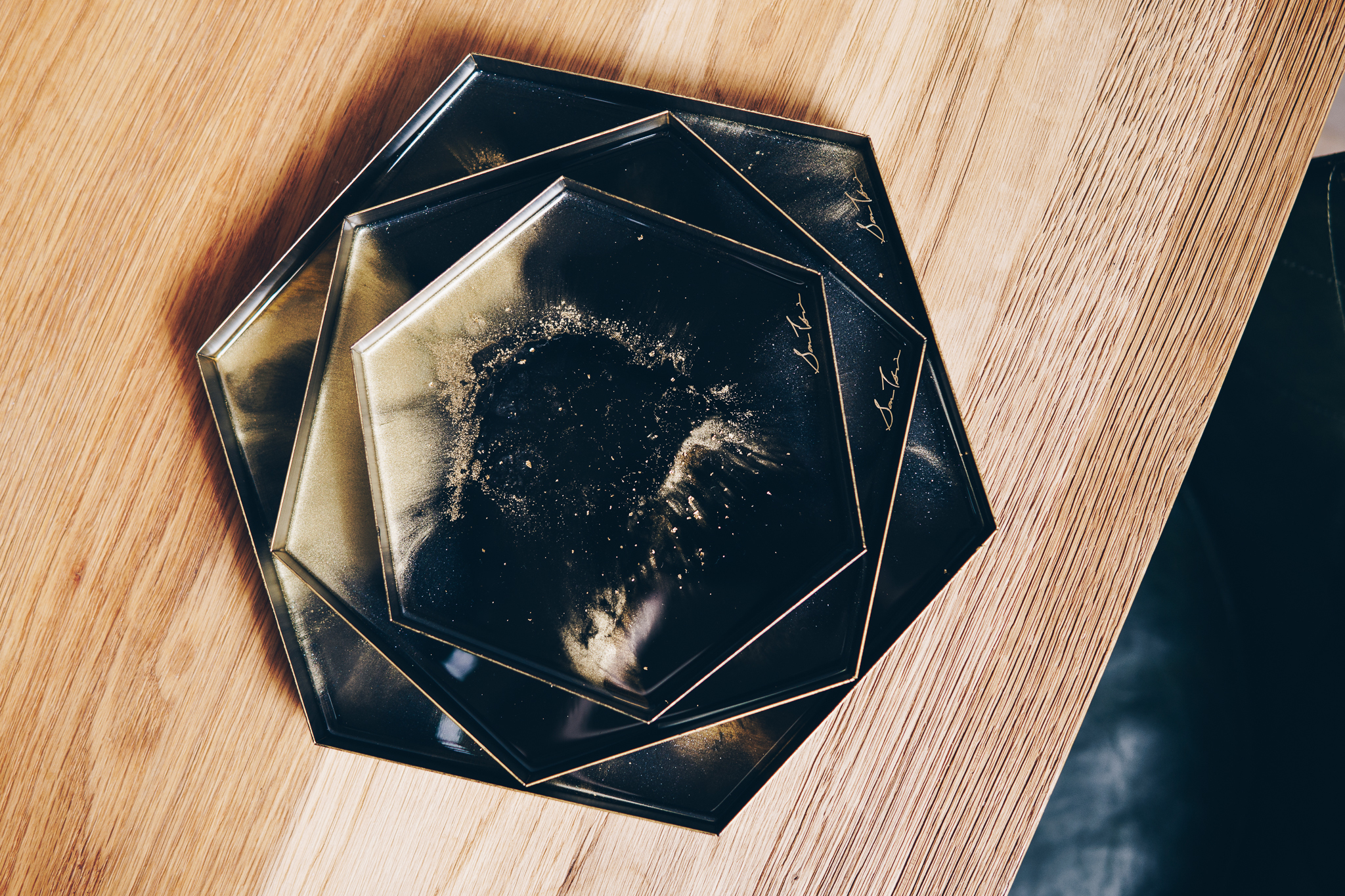 經典黑金 金屬拉絲六角形托盤