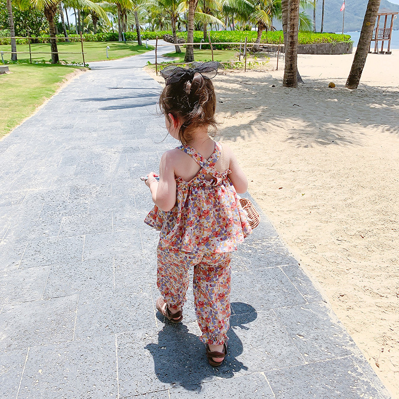 雪紡無袖吊帶上衣+縮口九分褲 粉底碎花