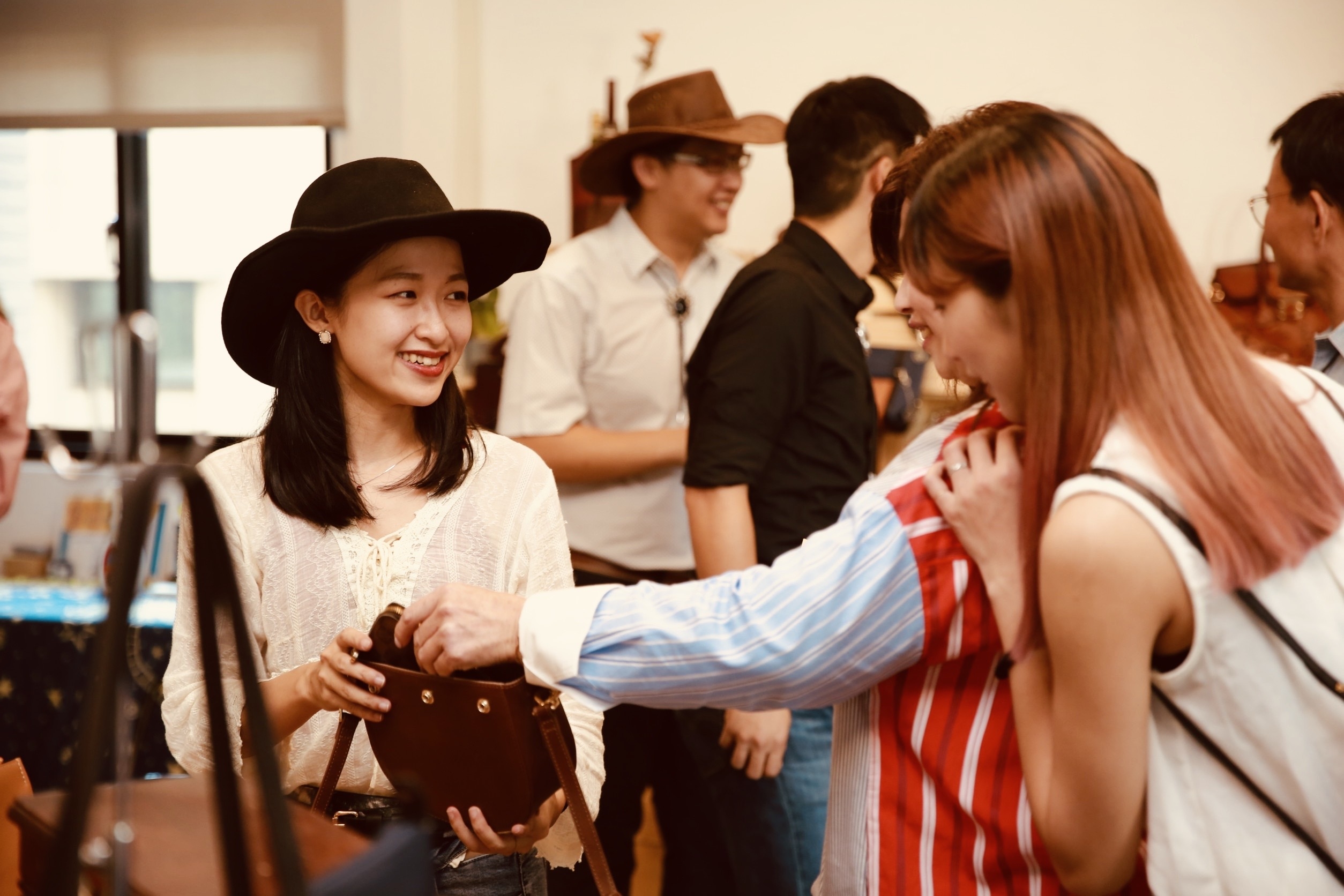 介紹, 真皮, 牛仔帽