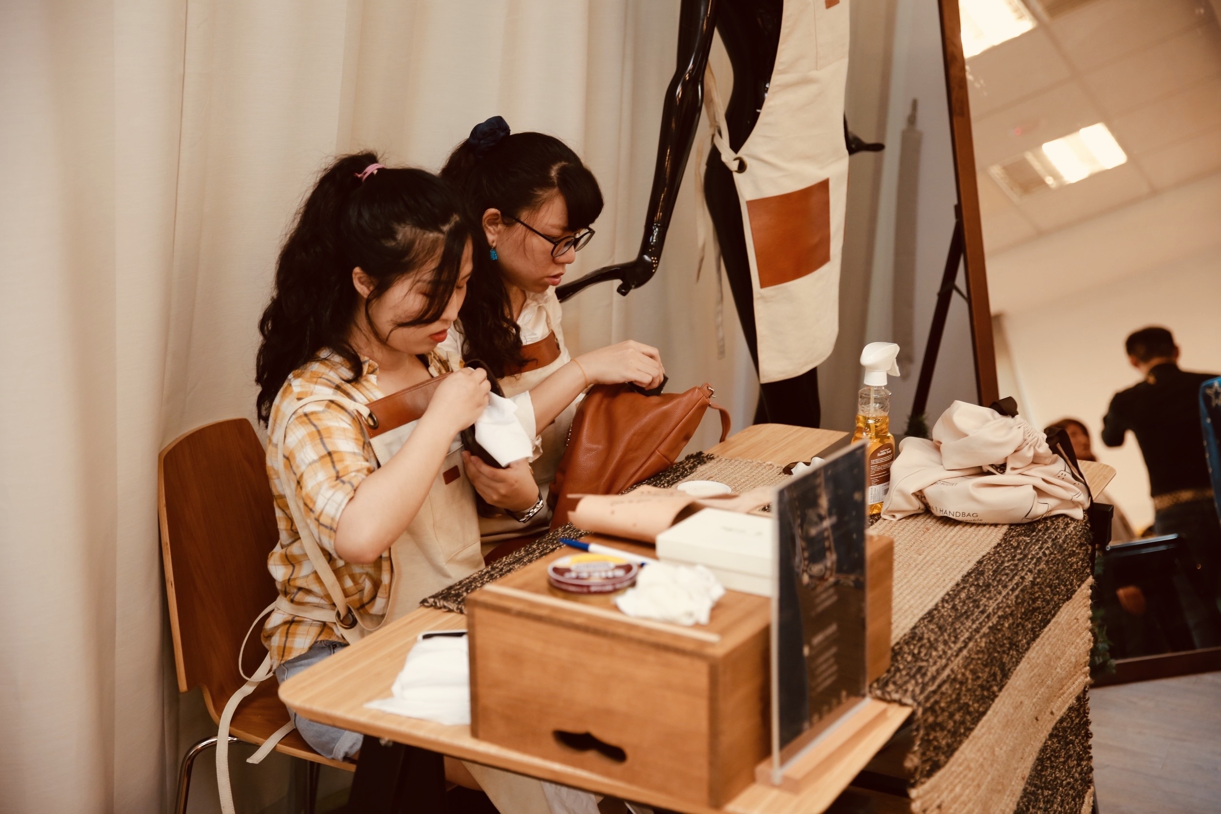 皮革, 保養, 職人