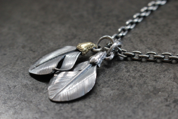 FCT-67心羽配鷹頭羽毛吊墜