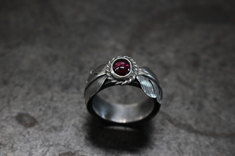 SE-754 2 羽毛戒指配石榴石